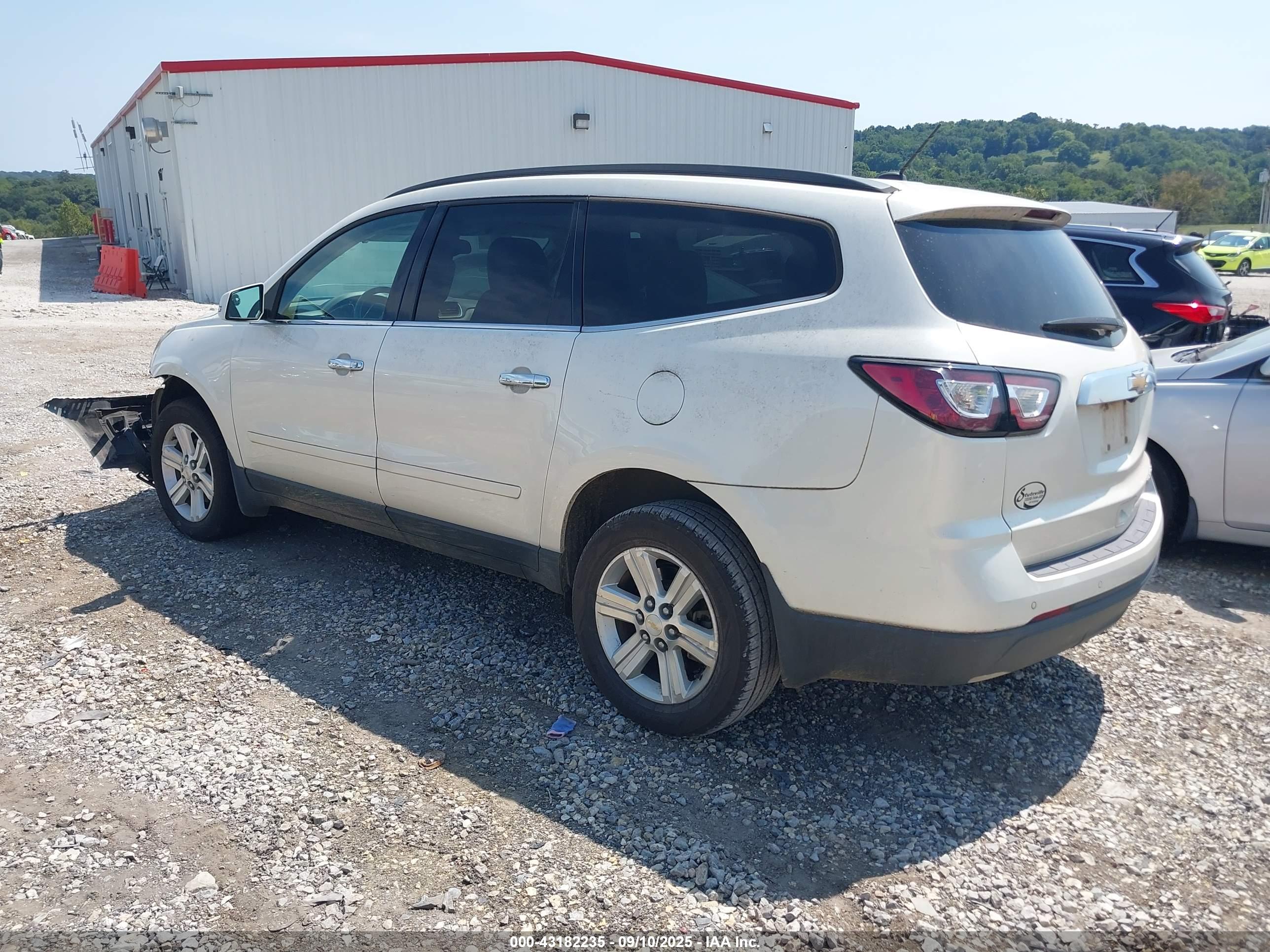 CHEVROLET TRAVERSE image 3