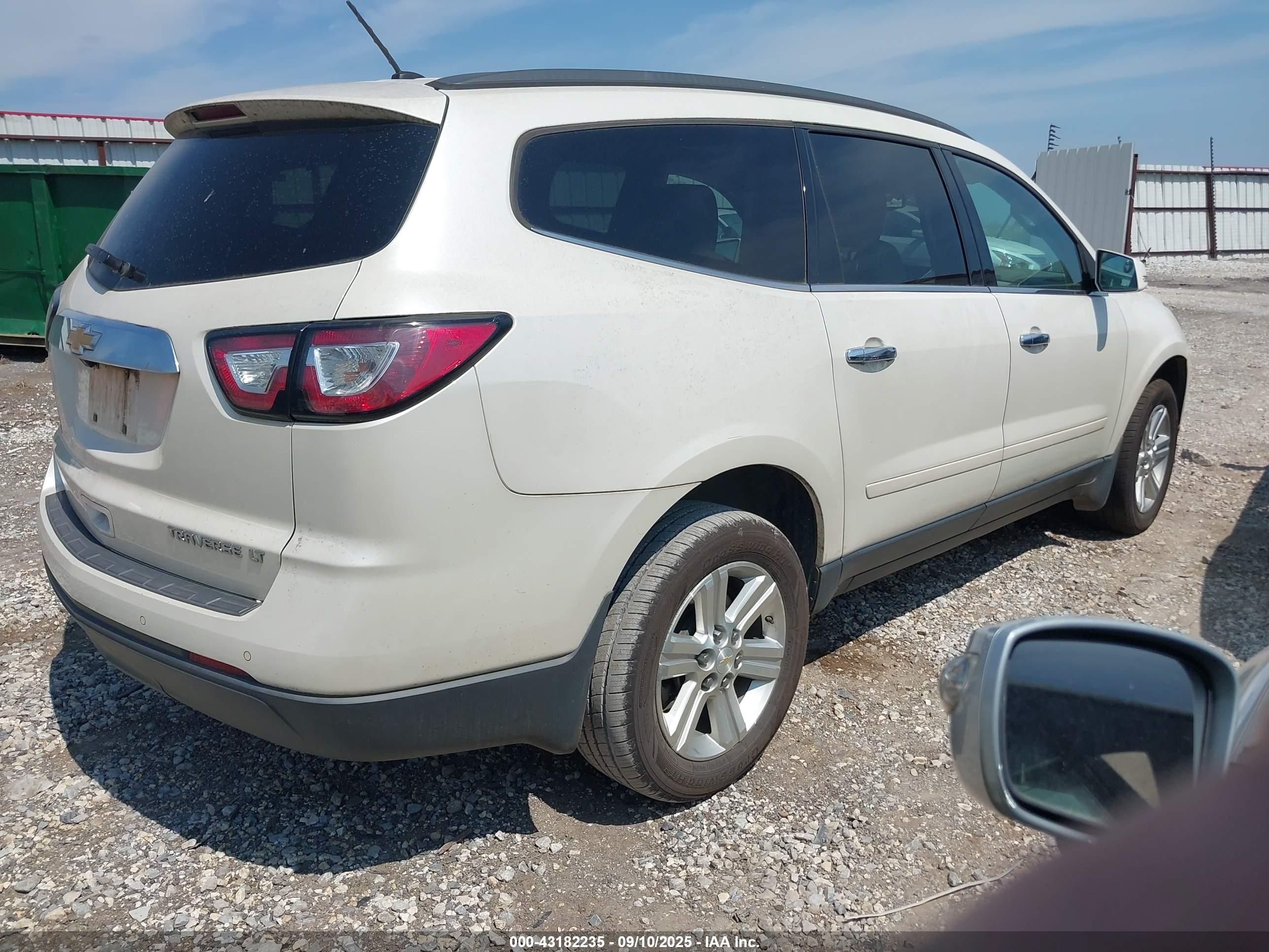 CHEVROLET TRAVERSE image 4