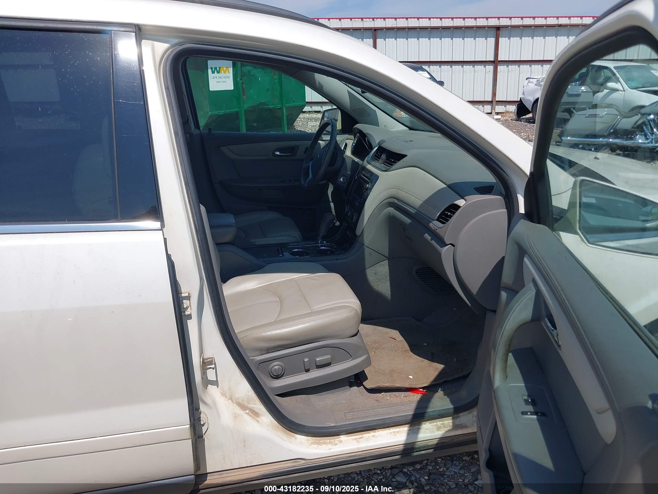 CHEVROLET TRAVERSE image 5