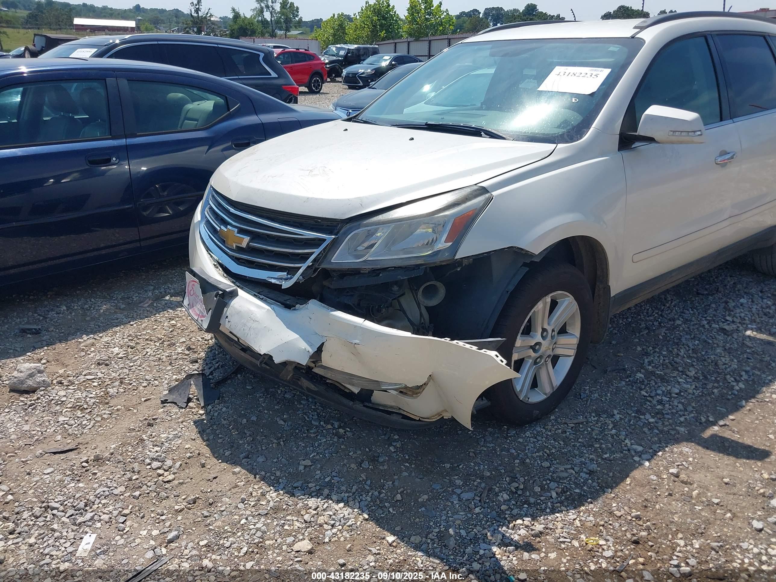 CHEVROLET TRAVERSE image 6