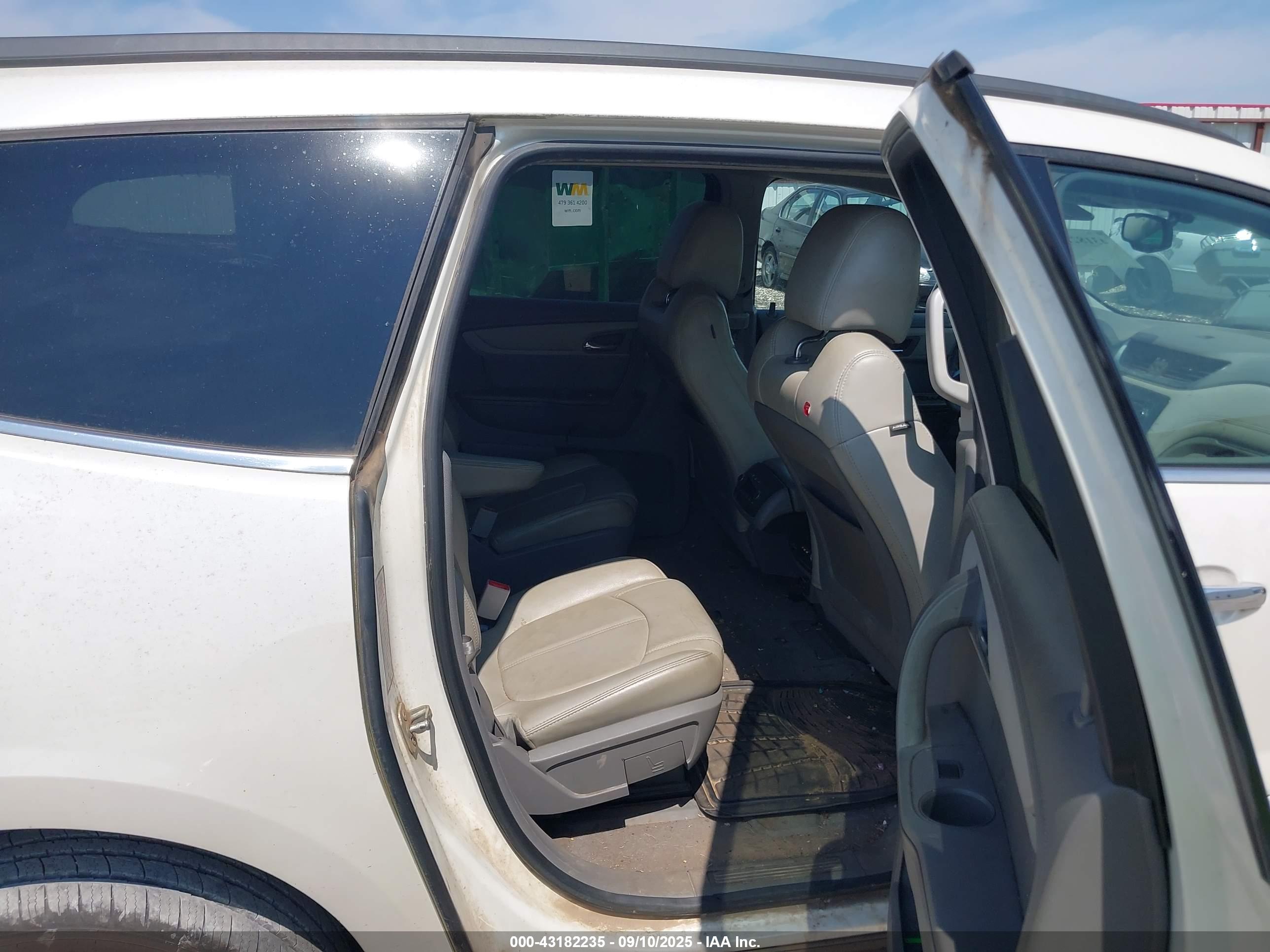 CHEVROLET TRAVERSE image 8