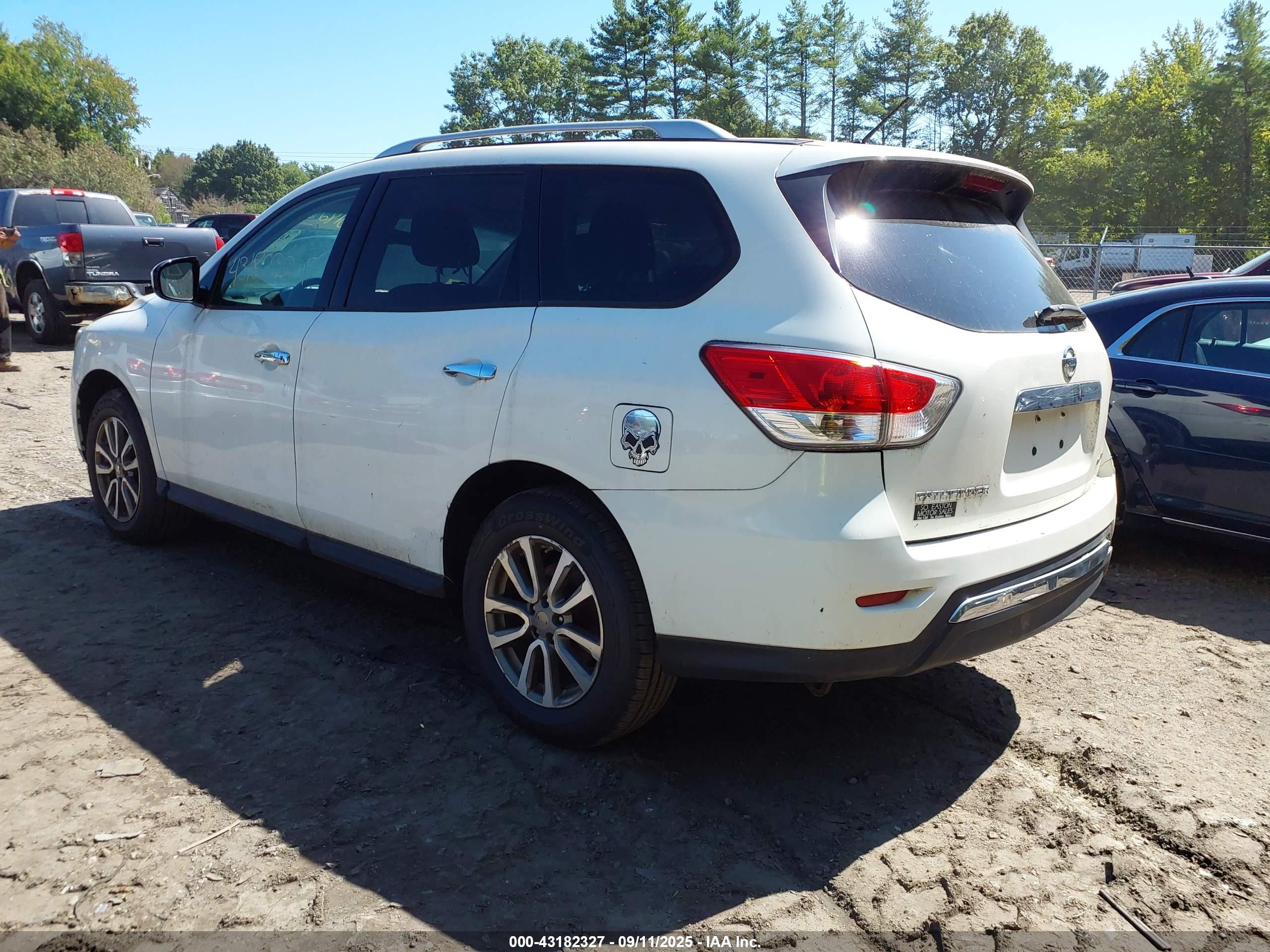 NISSAN PATHFINDER image 3