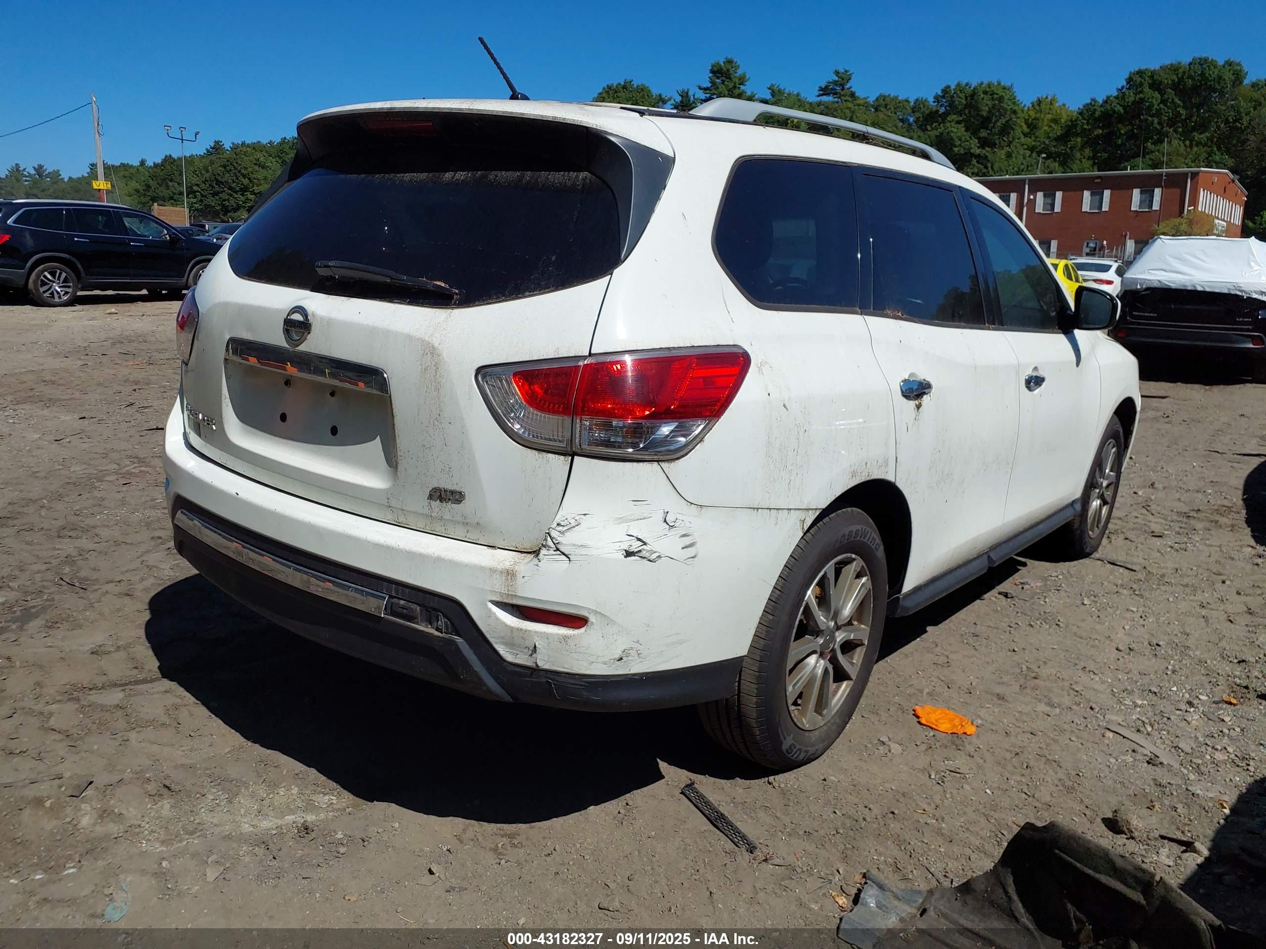 NISSAN PATHFINDER image 4