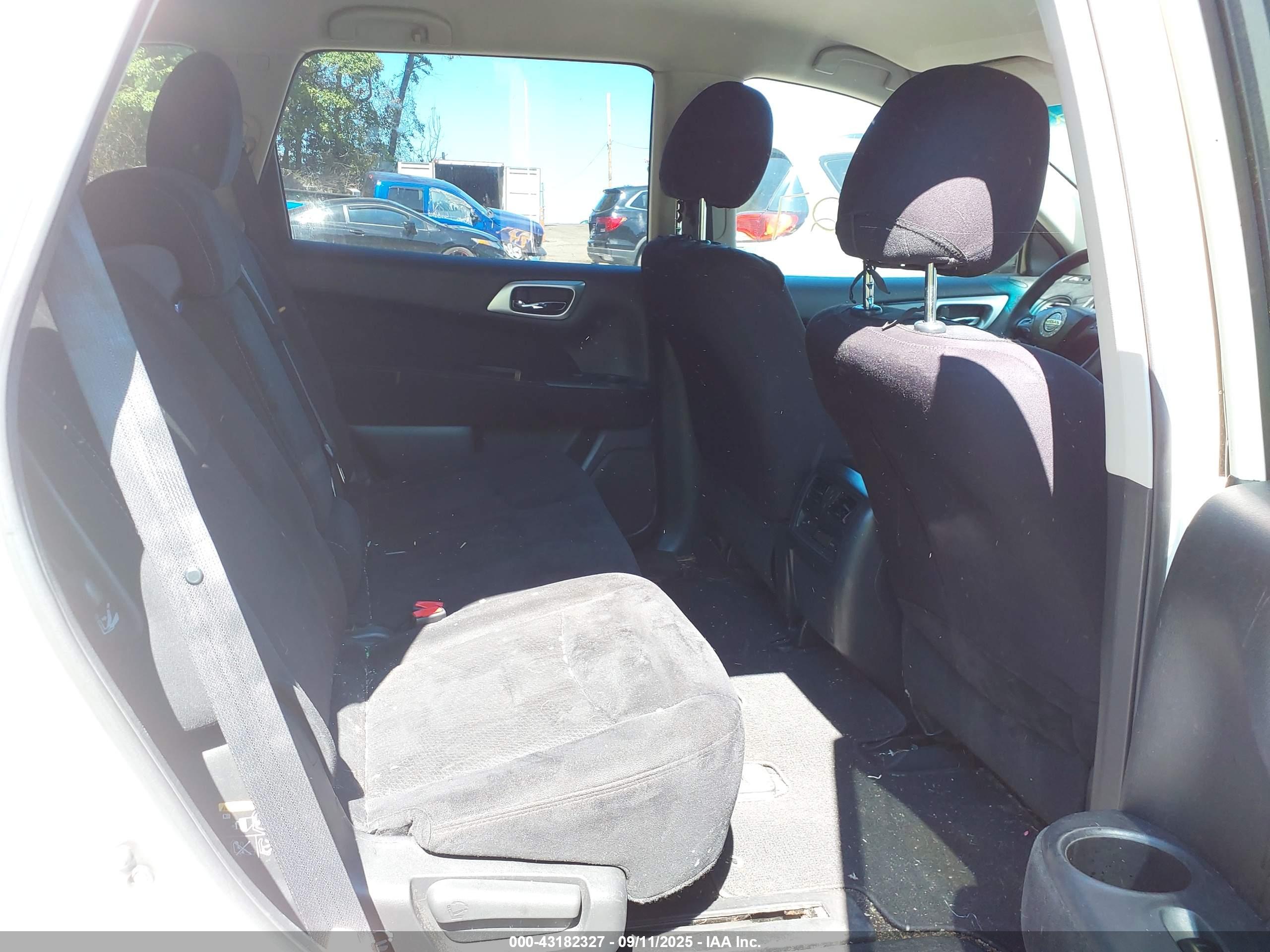 NISSAN PATHFINDER image 8