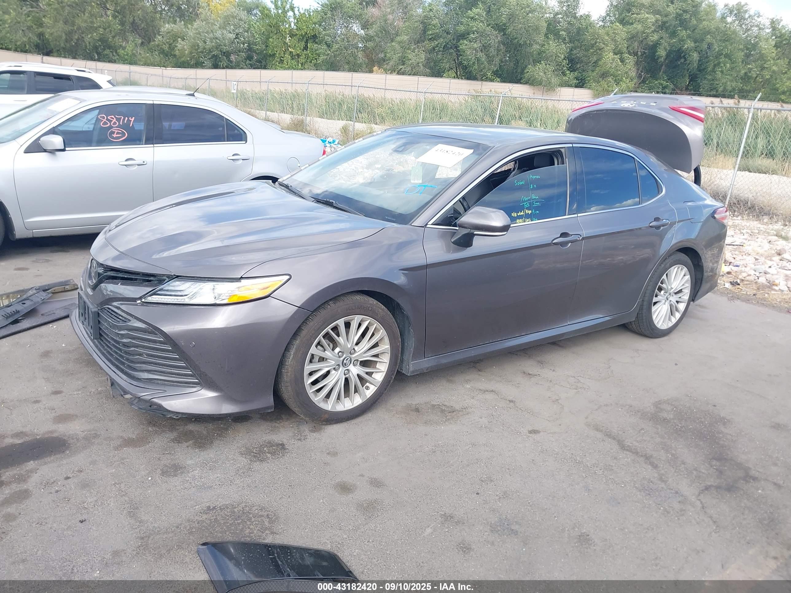 TOYOTA CAMRY image 2