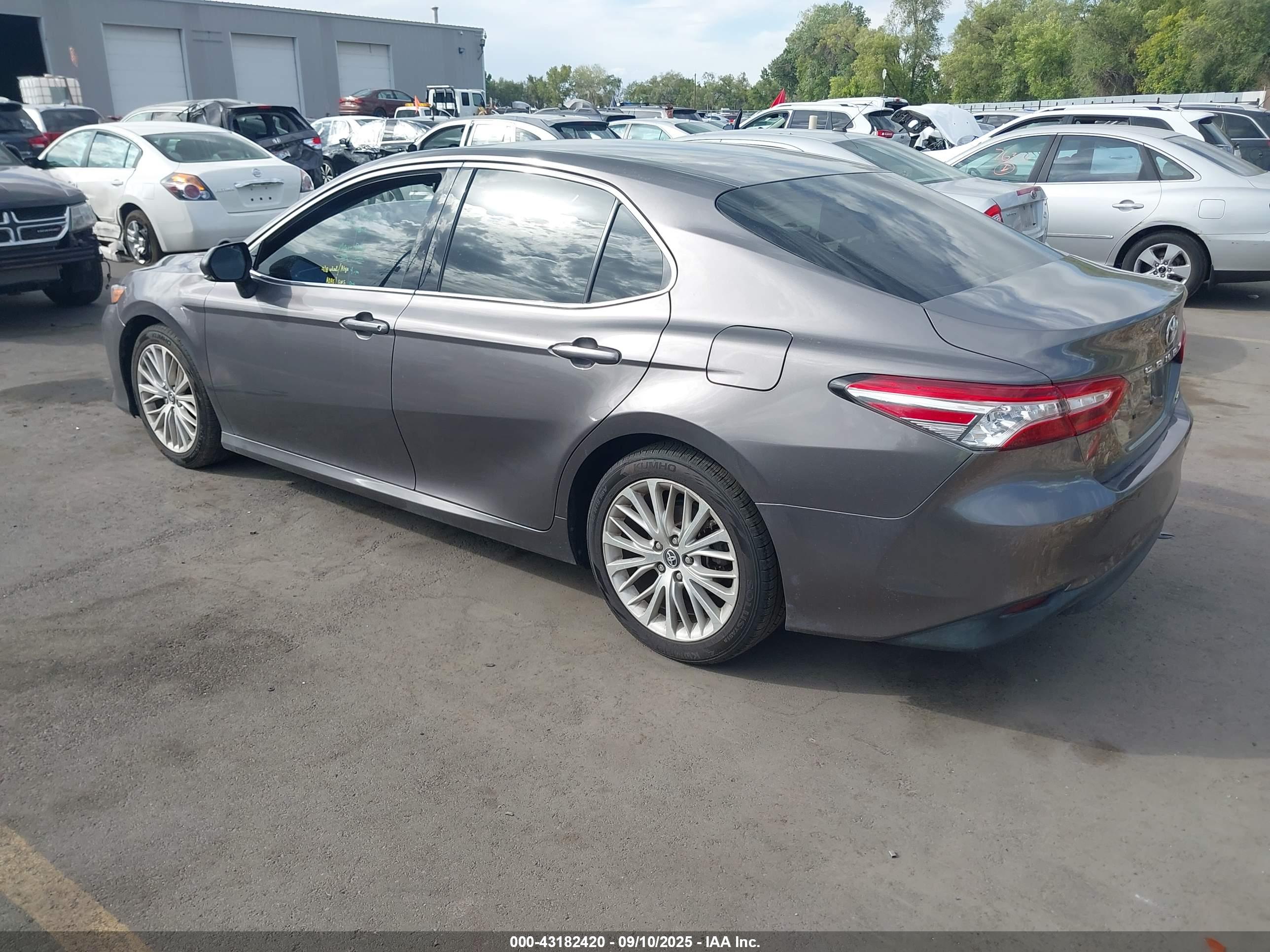 TOYOTA CAMRY image 3