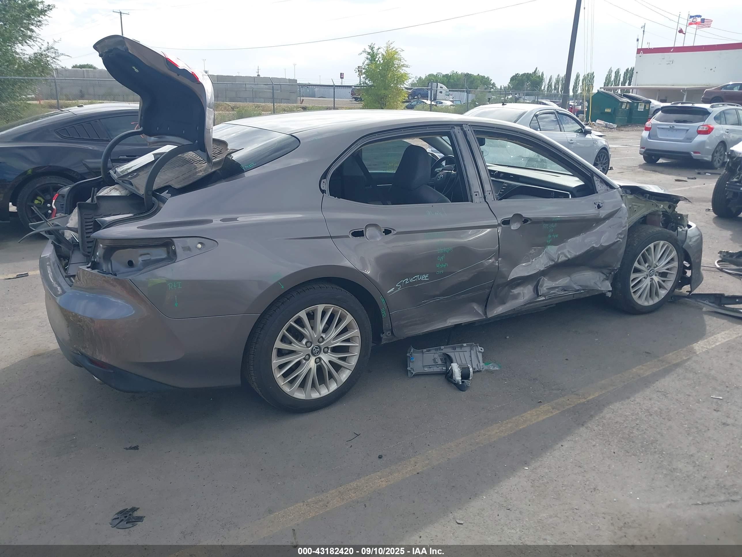 TOYOTA CAMRY image 4