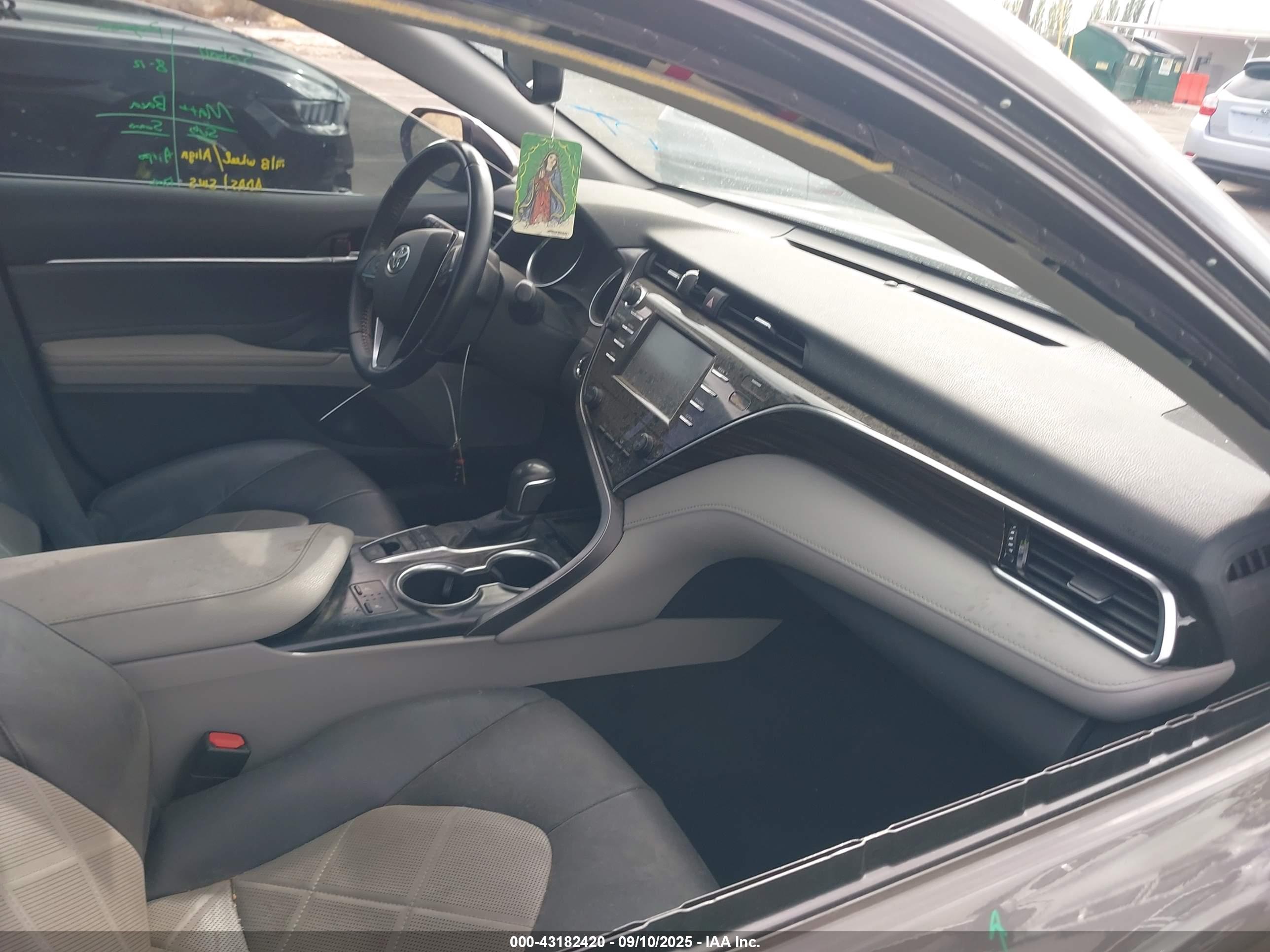 TOYOTA CAMRY image 5
