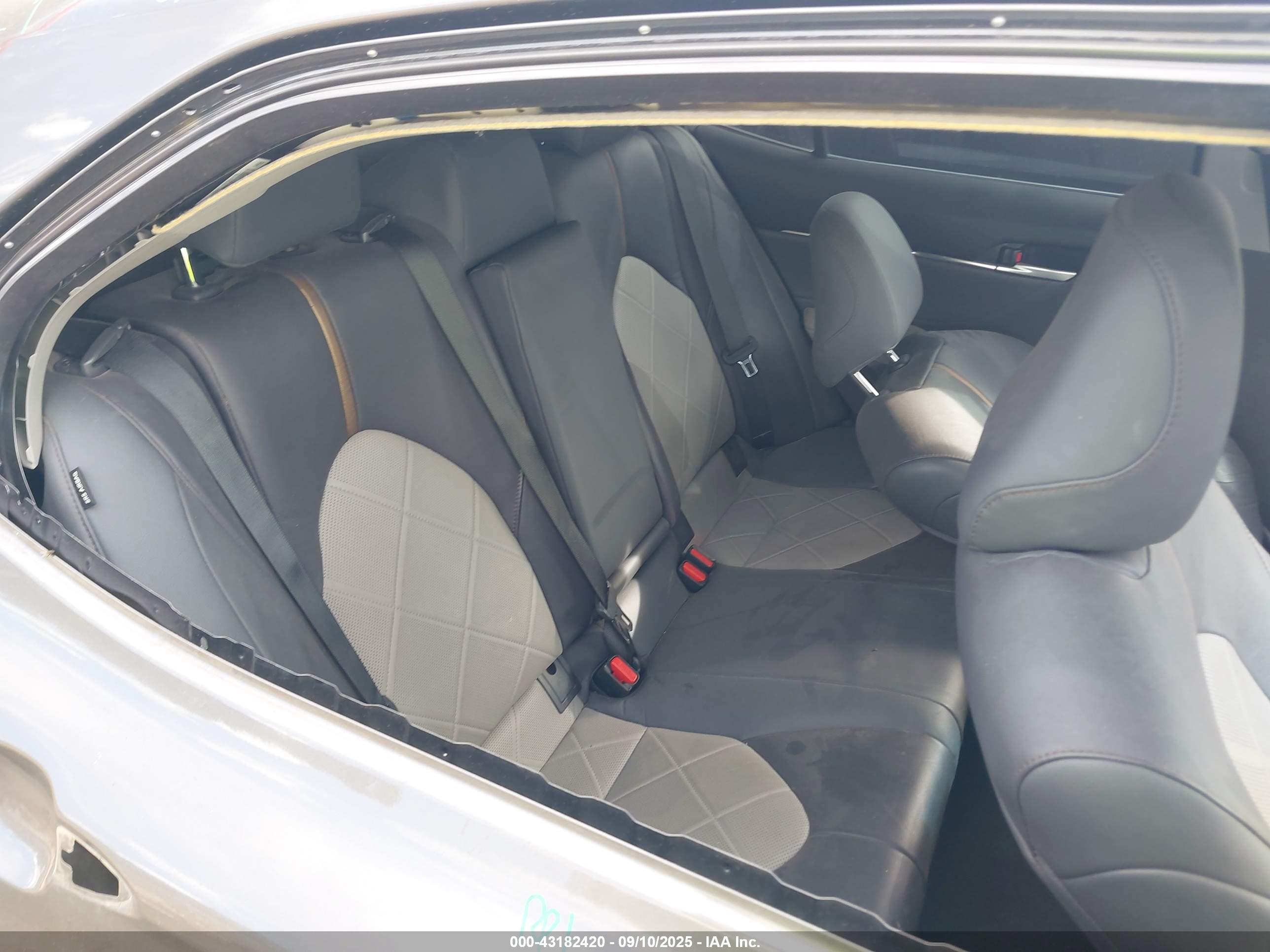 TOYOTA CAMRY image 8