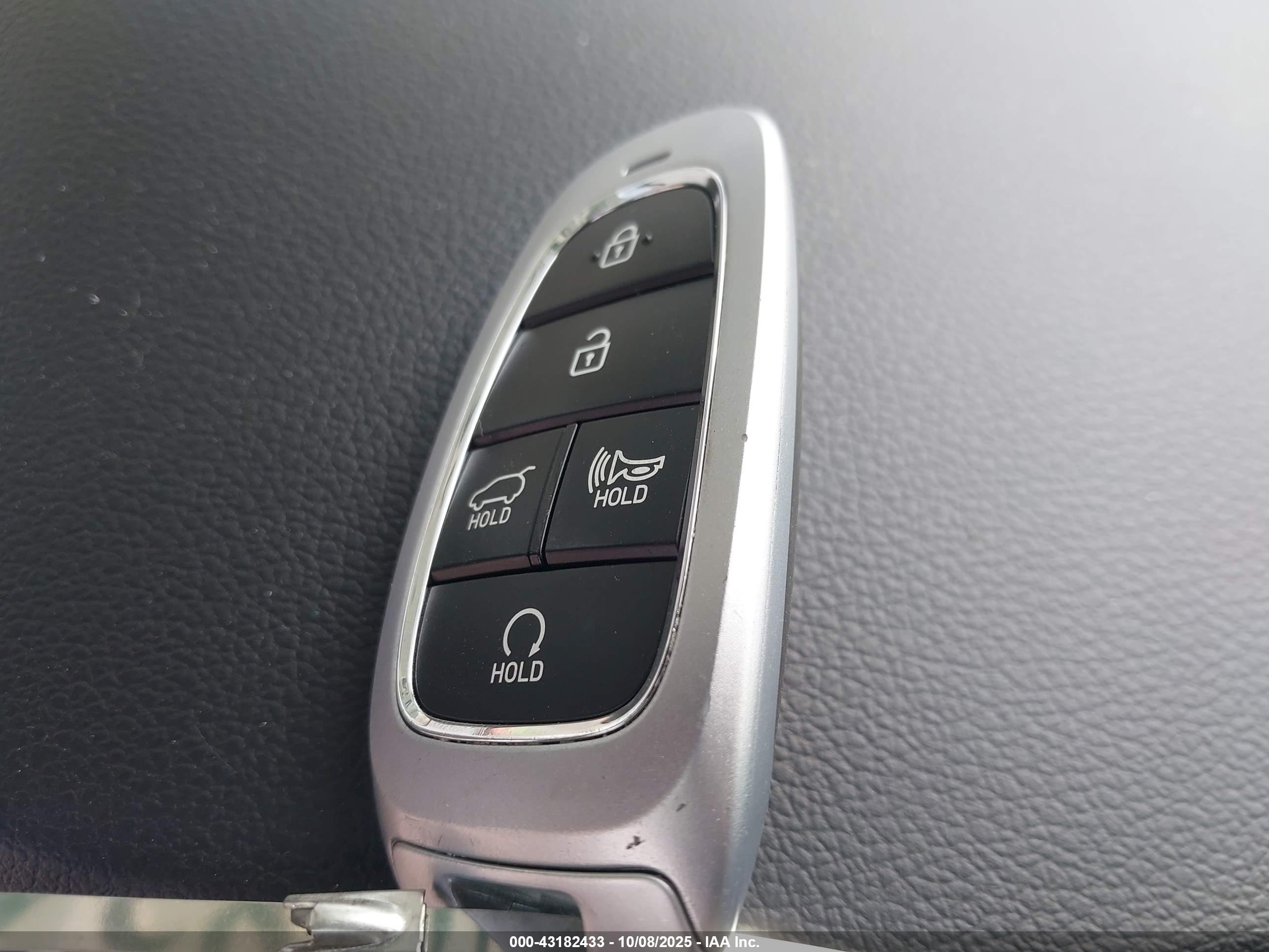 HYUNDAI SANTA image 11