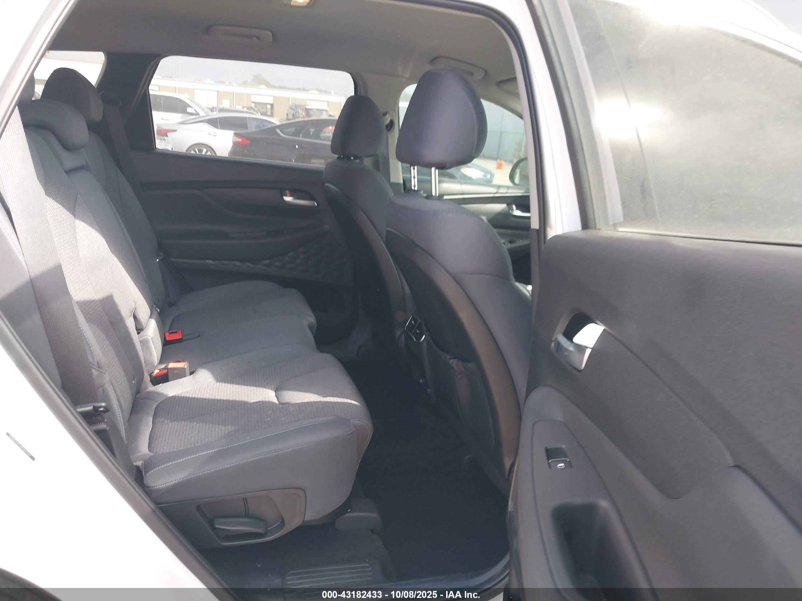HYUNDAI SANTA image 8