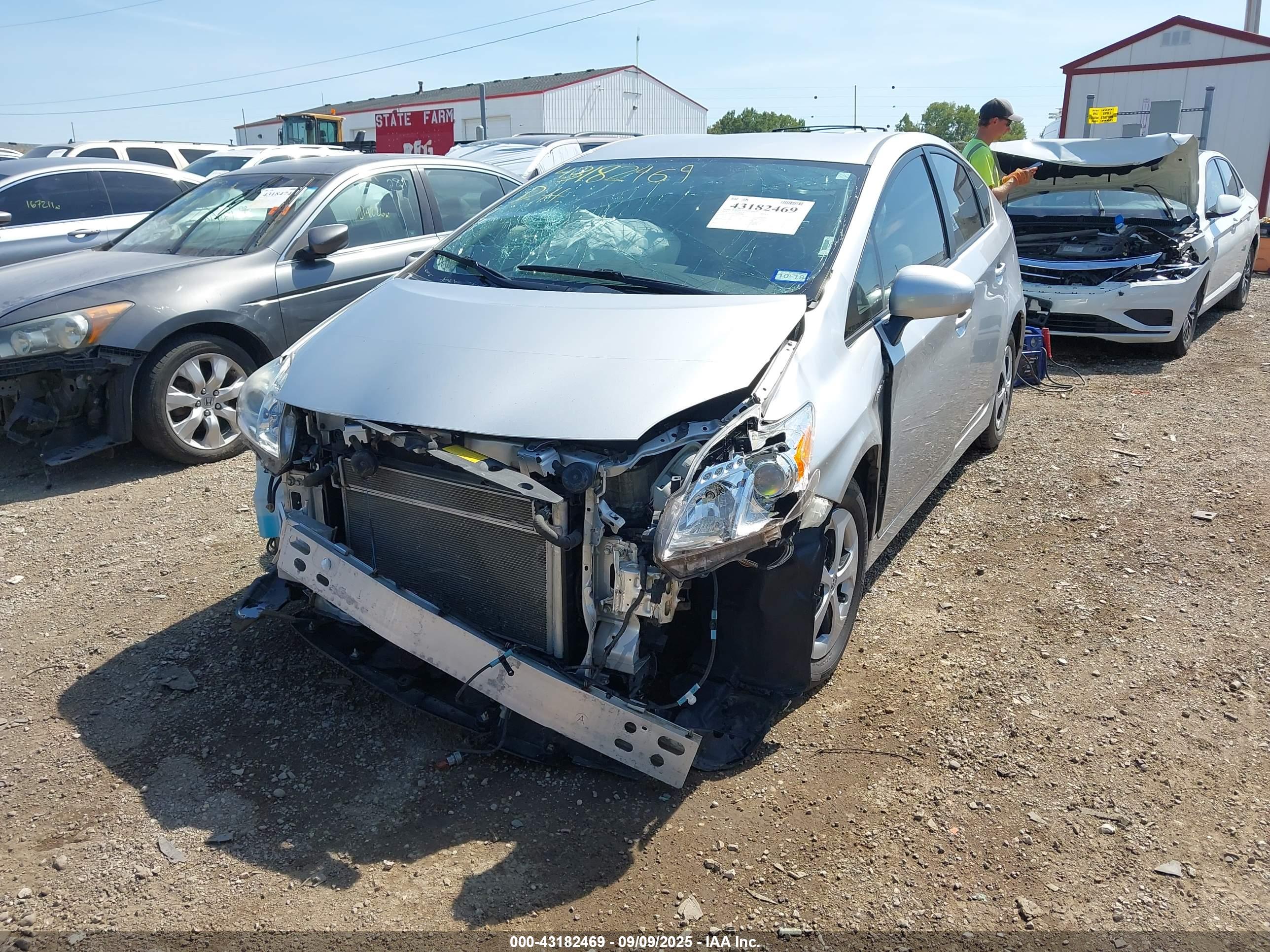 TOYOTA PRIUS image 2
