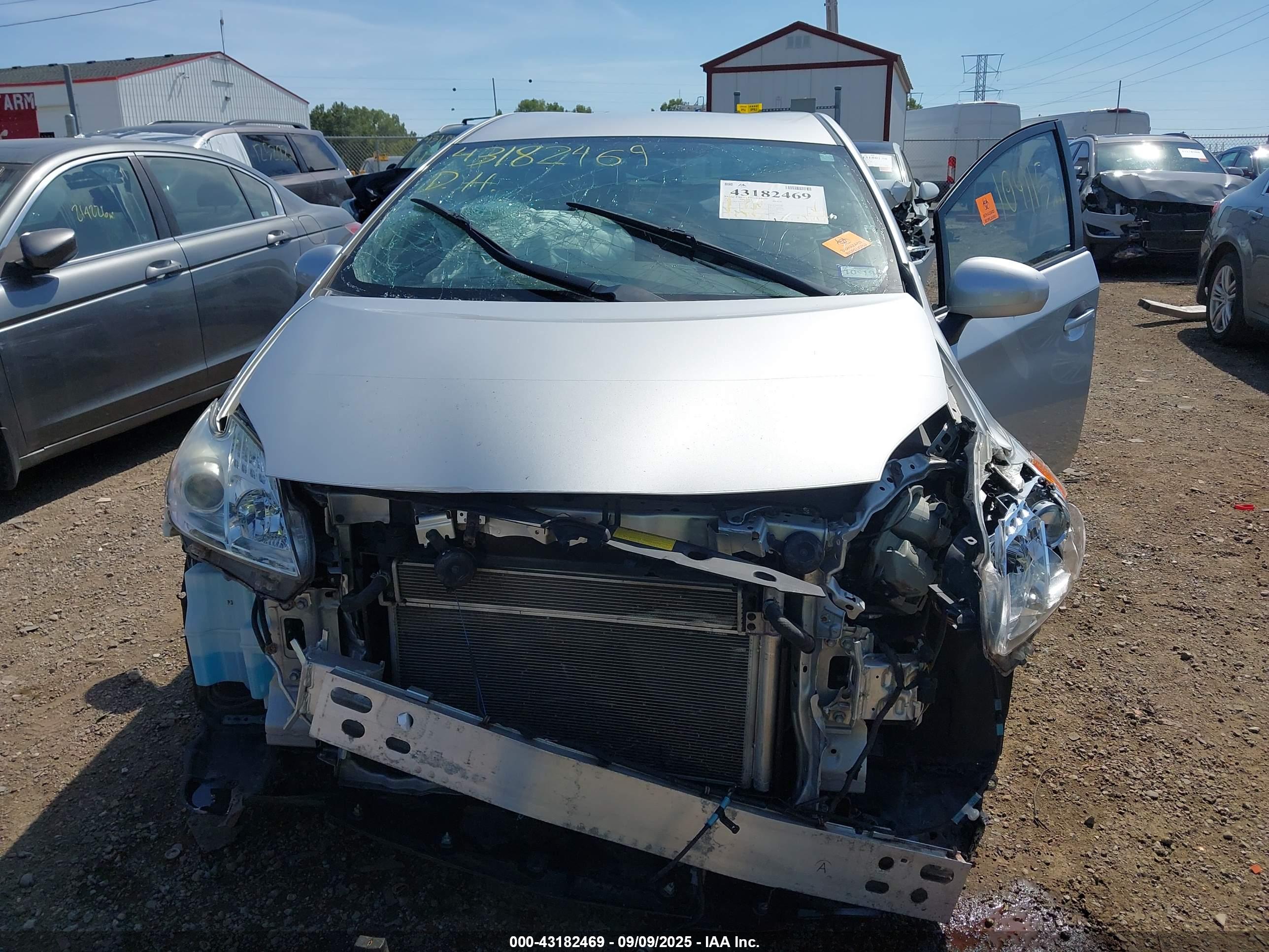 TOYOTA PRIUS image 6