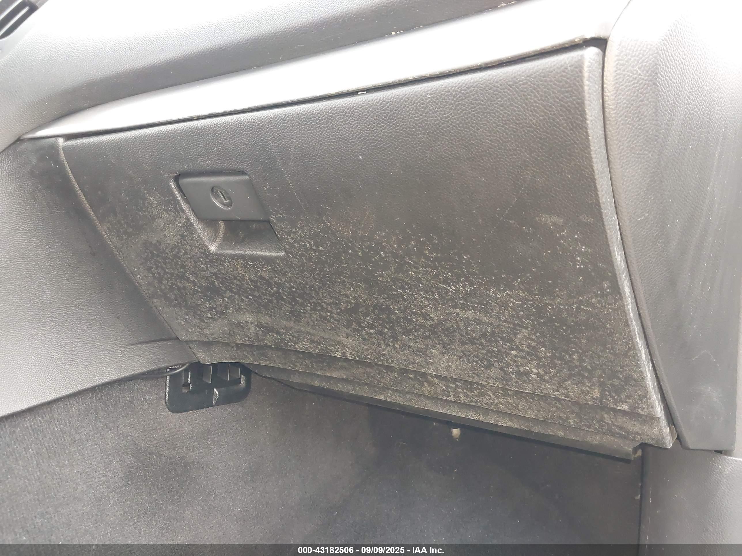 INFINITI G37X image 6