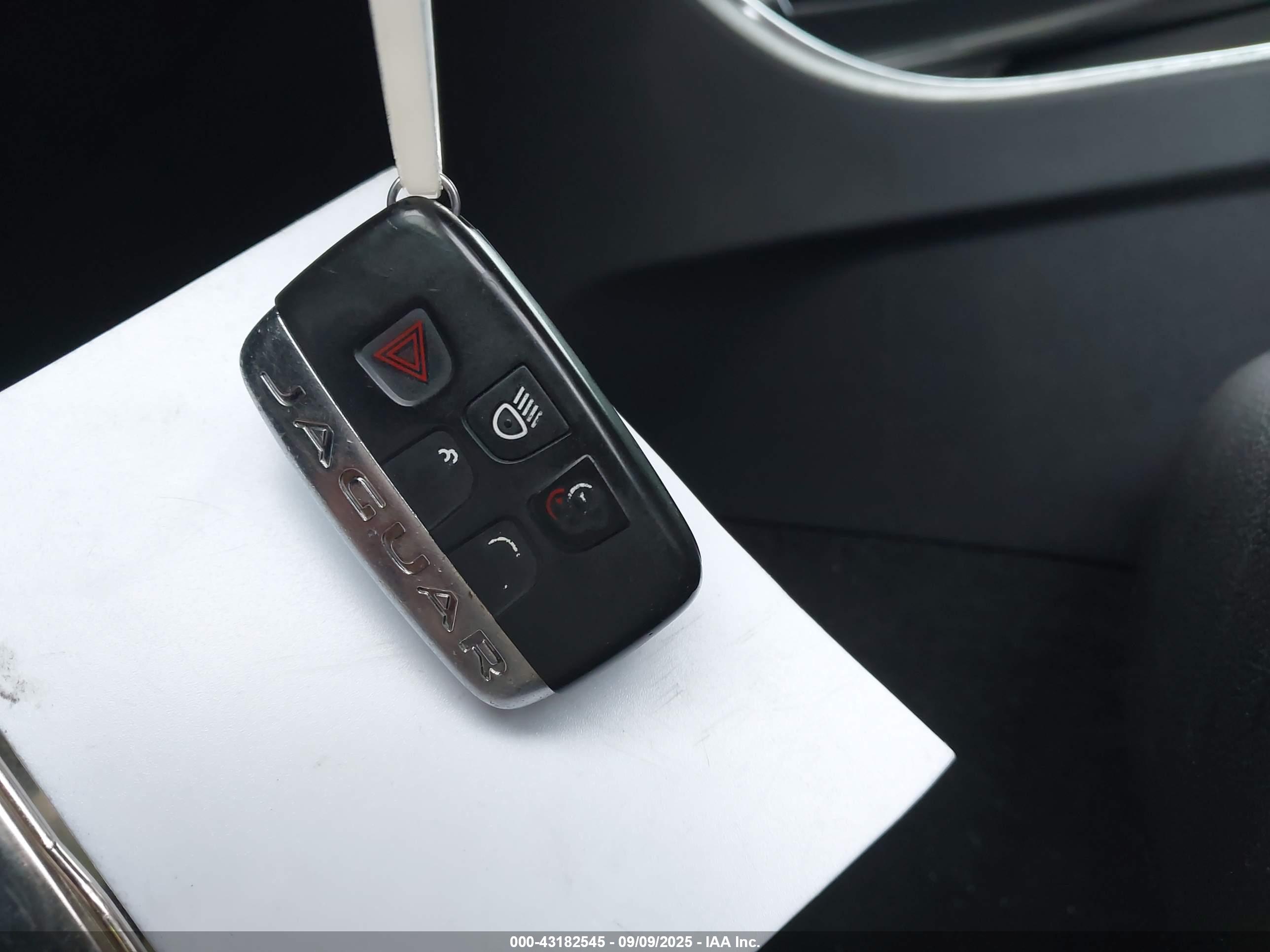 JAGUAR XE image 11
