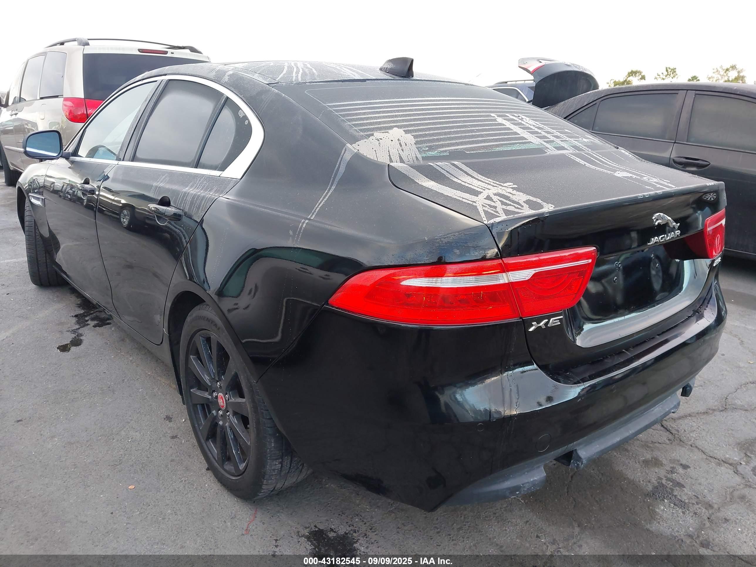 JAGUAR XE image 3