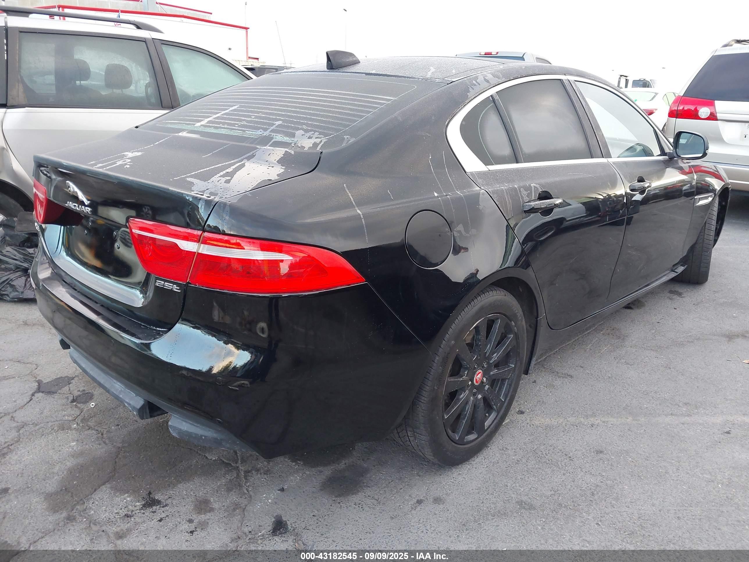JAGUAR XE image 4