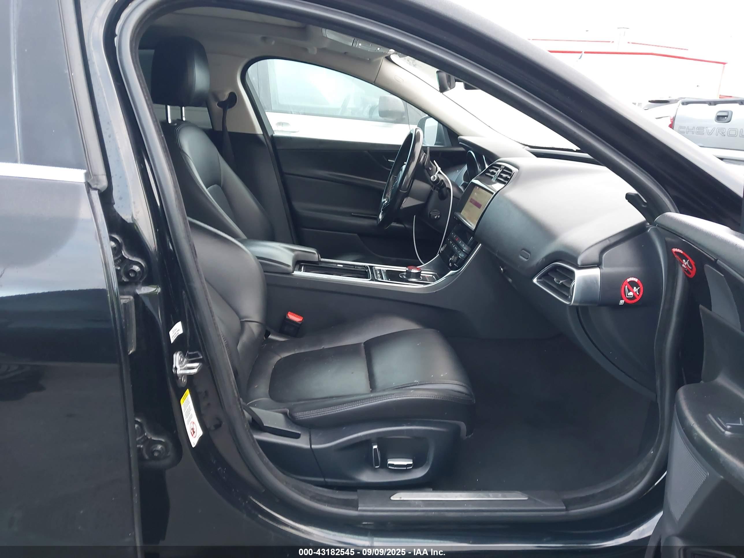 JAGUAR XE image 5