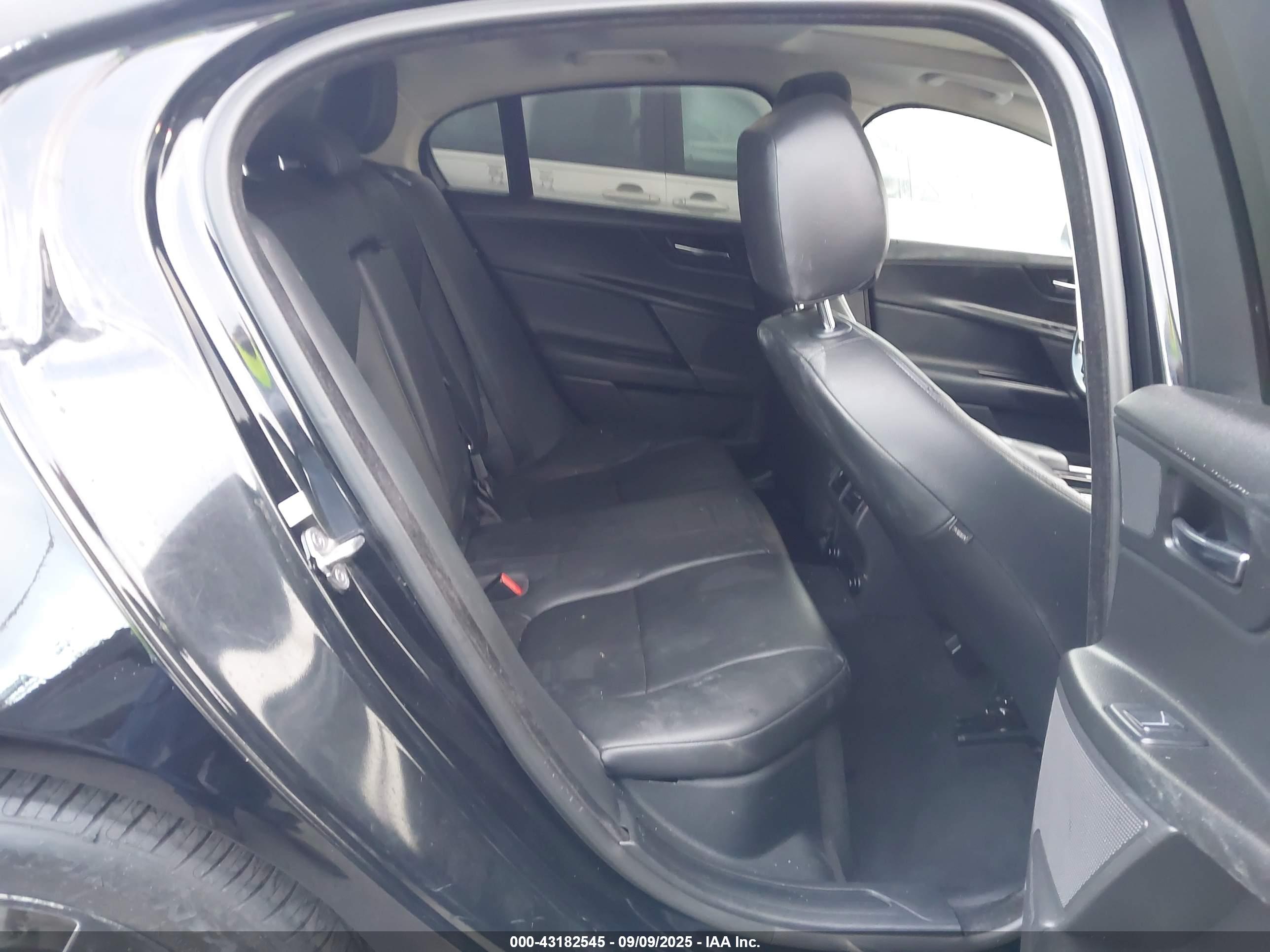 JAGUAR XE image 8