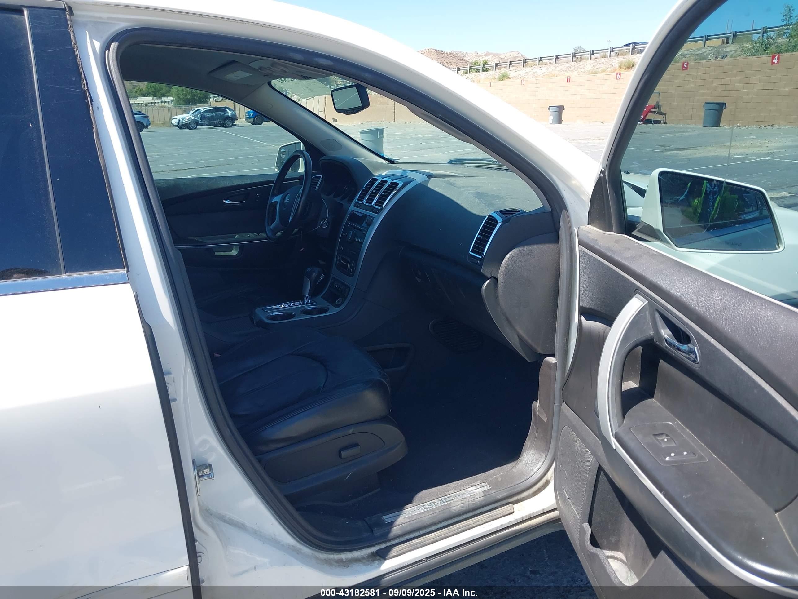 GMC ACADIA image 5