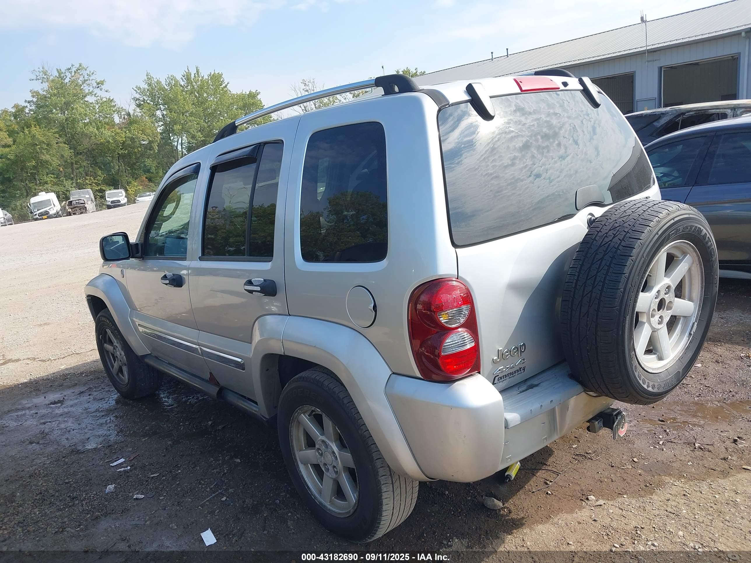 JEEP LIBERTY image 3