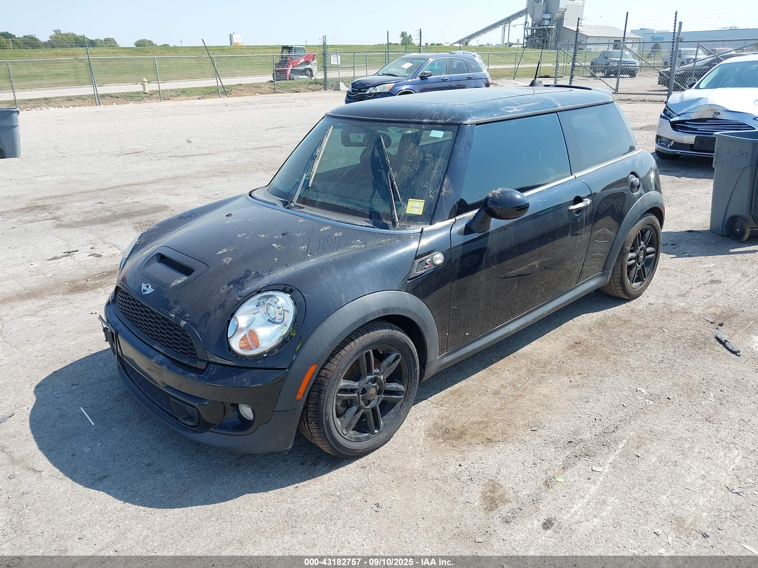 MINI COOPER image 2
