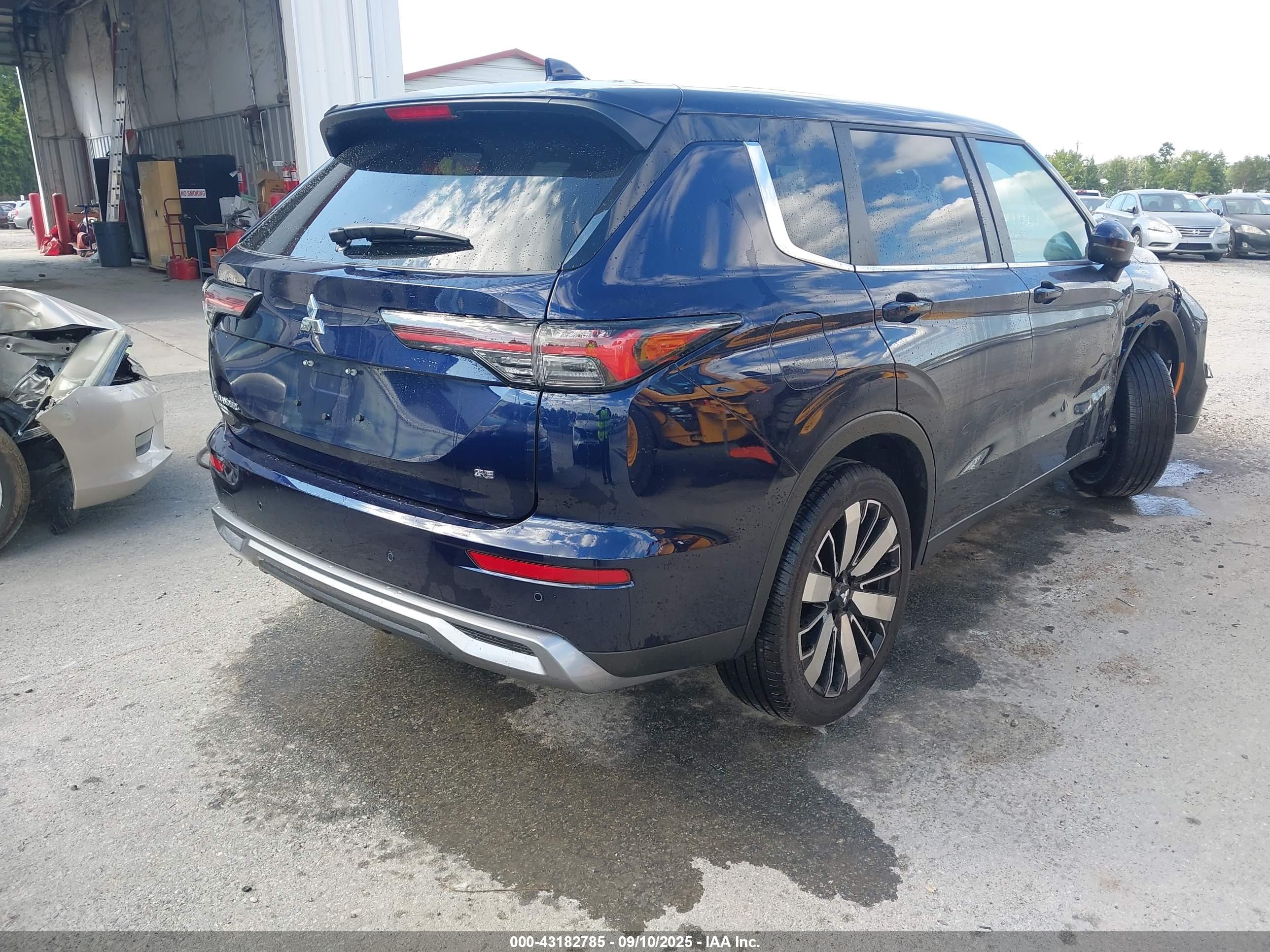 MITSUBISHI OUTLANDER image 4
