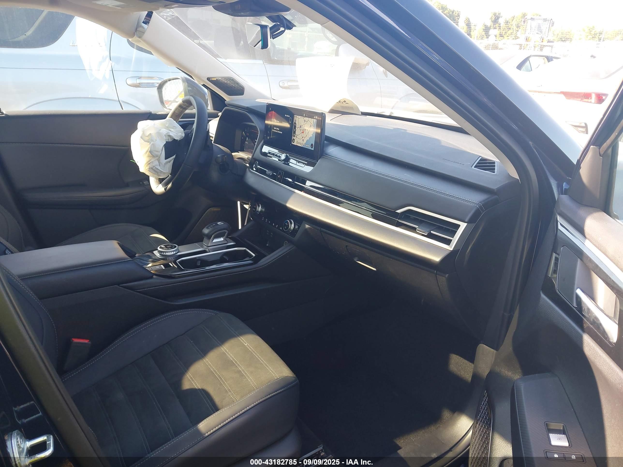 MITSUBISHI OUTLANDER image 5