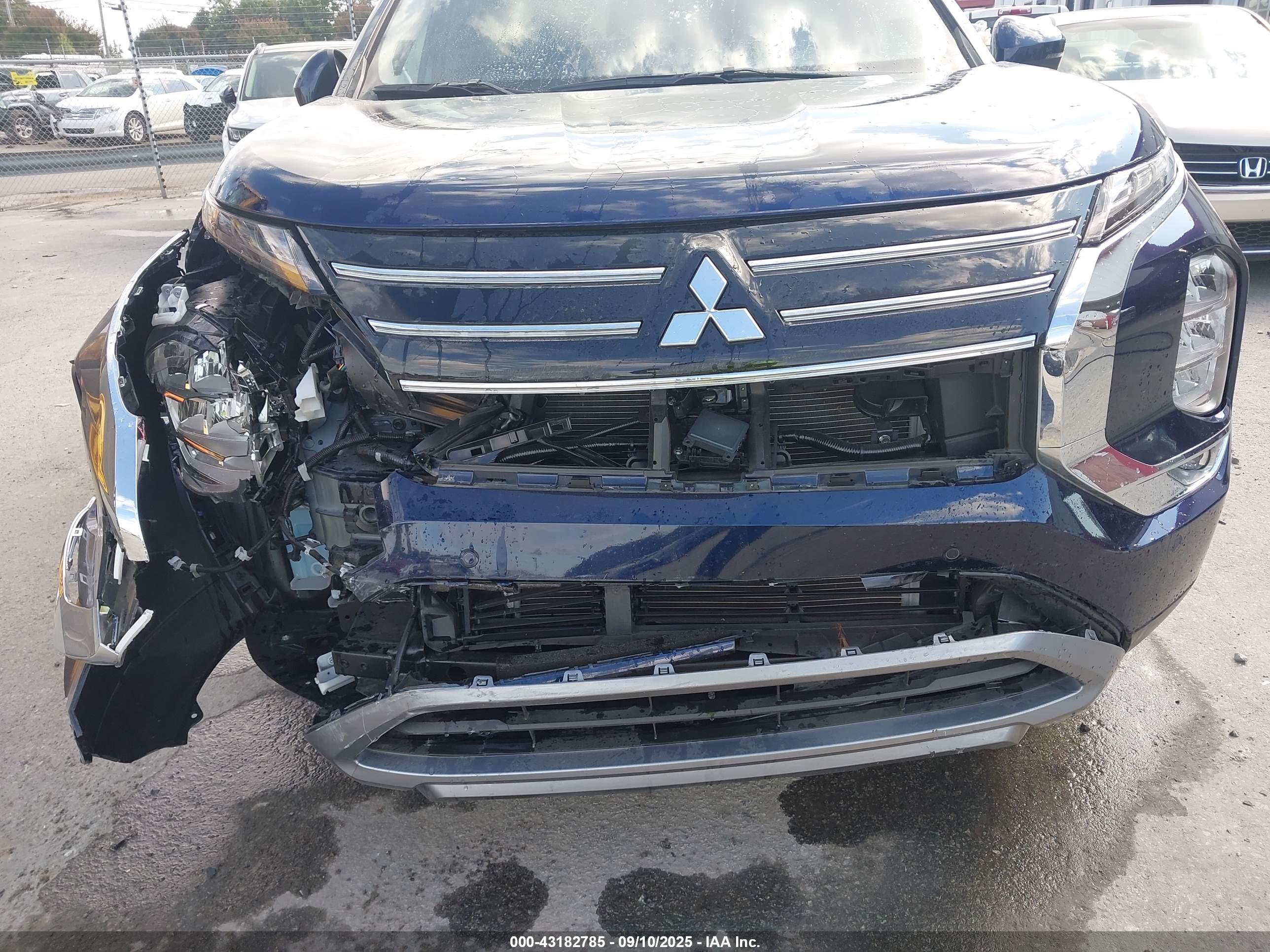 MITSUBISHI OUTLANDER image 6
