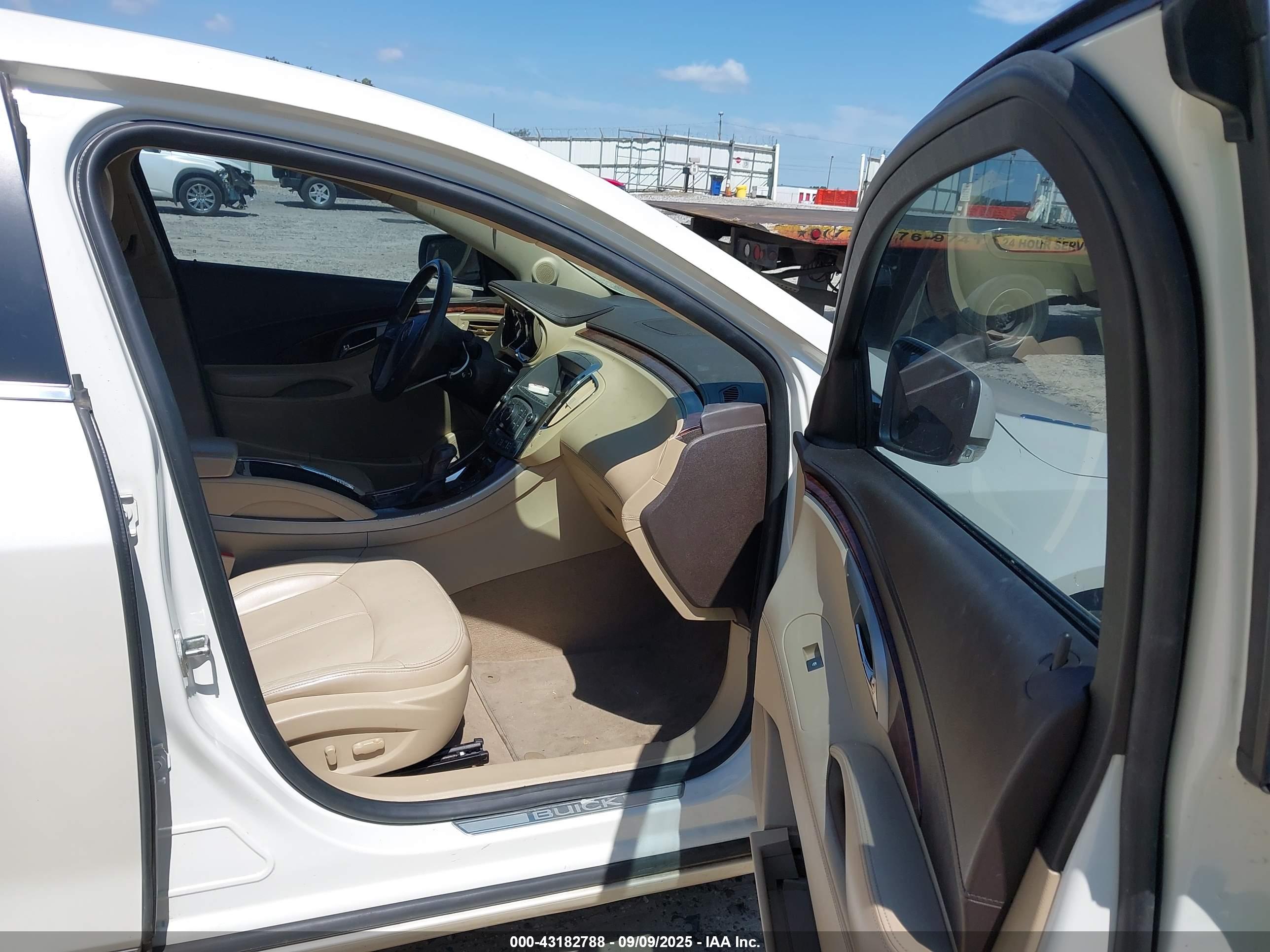 BUICK LACROSSE image 5