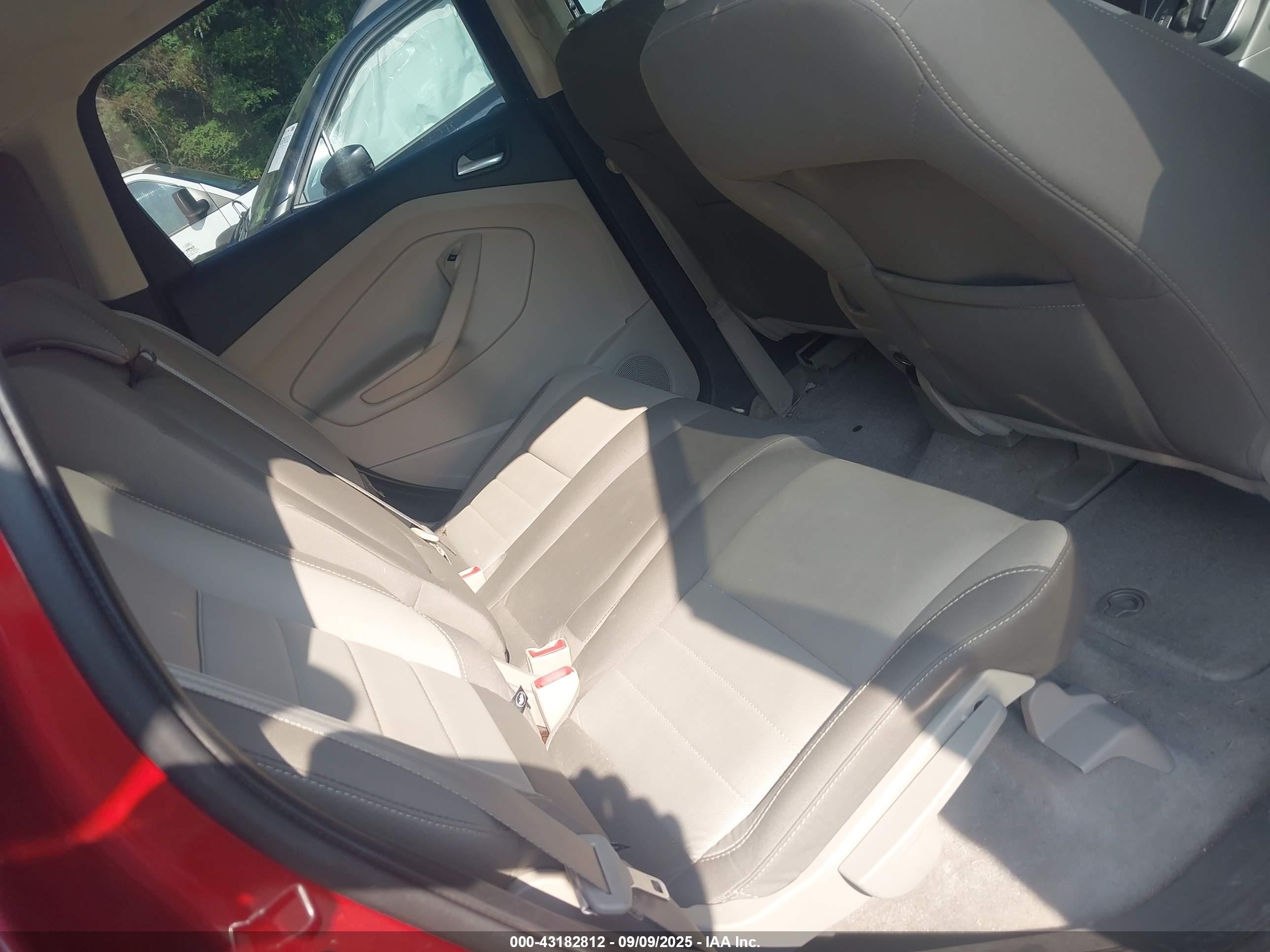 FORD ESCAPE image 8