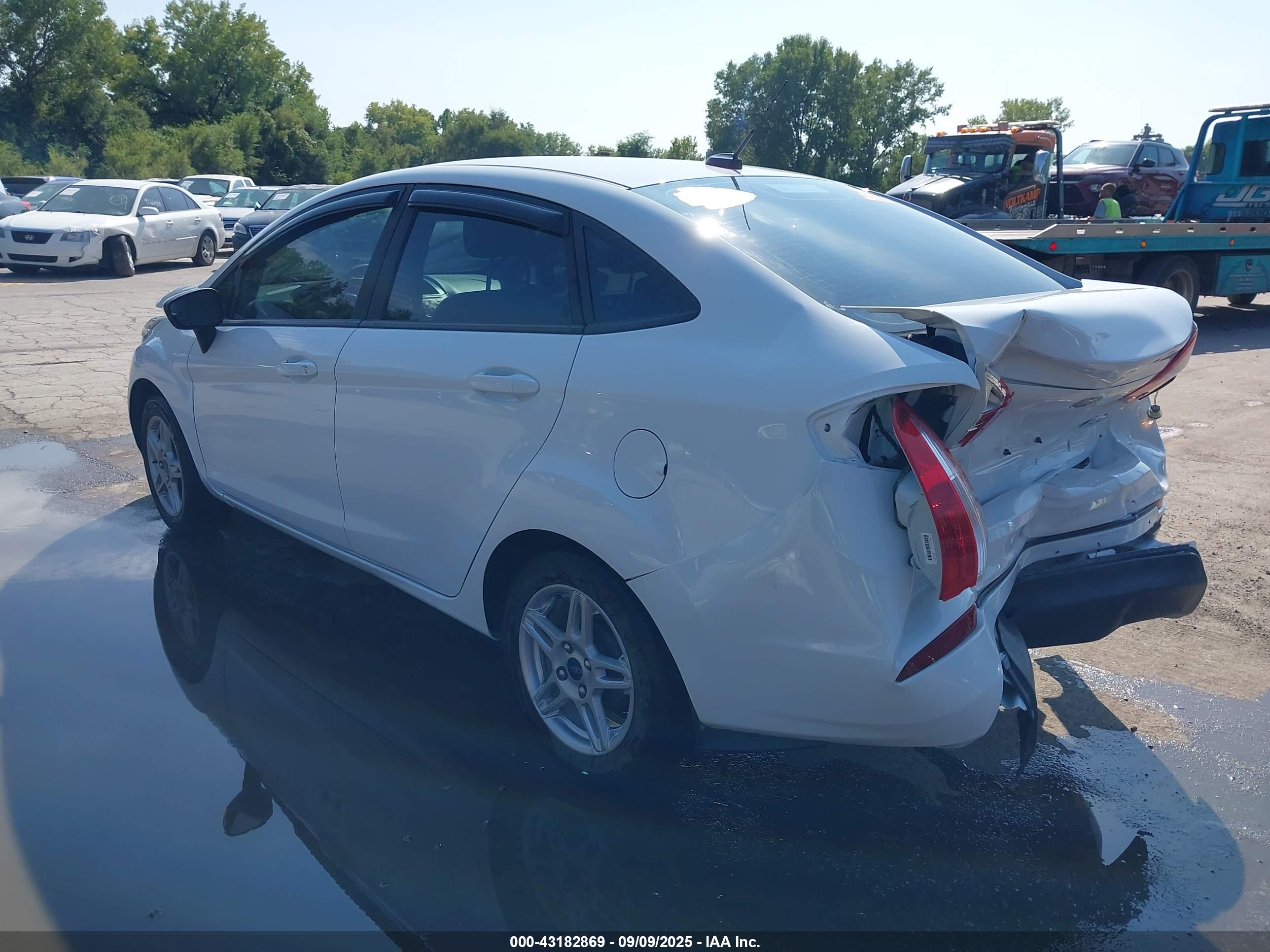 FORD FIESTA image 3
