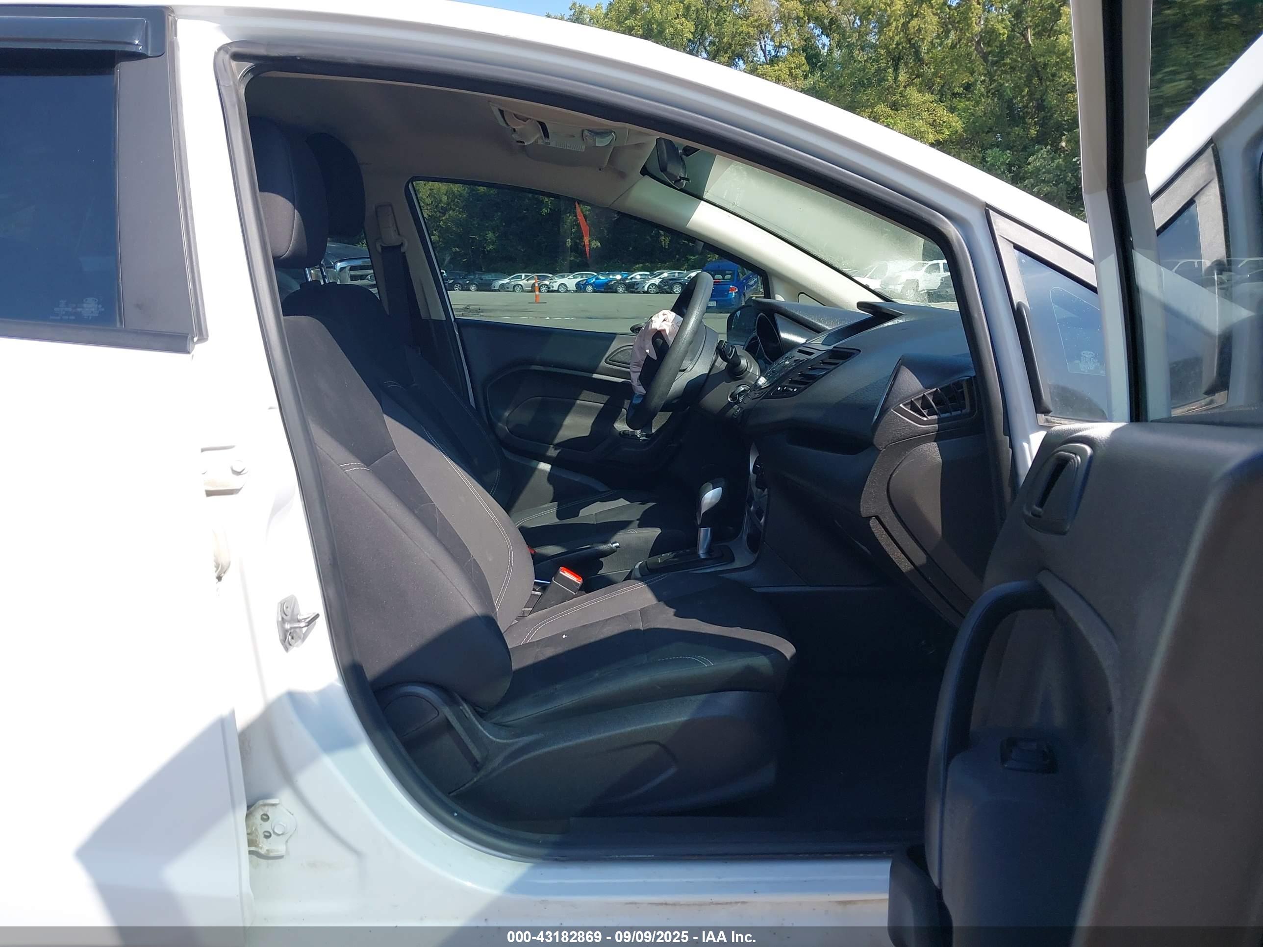 FORD FIESTA image 5