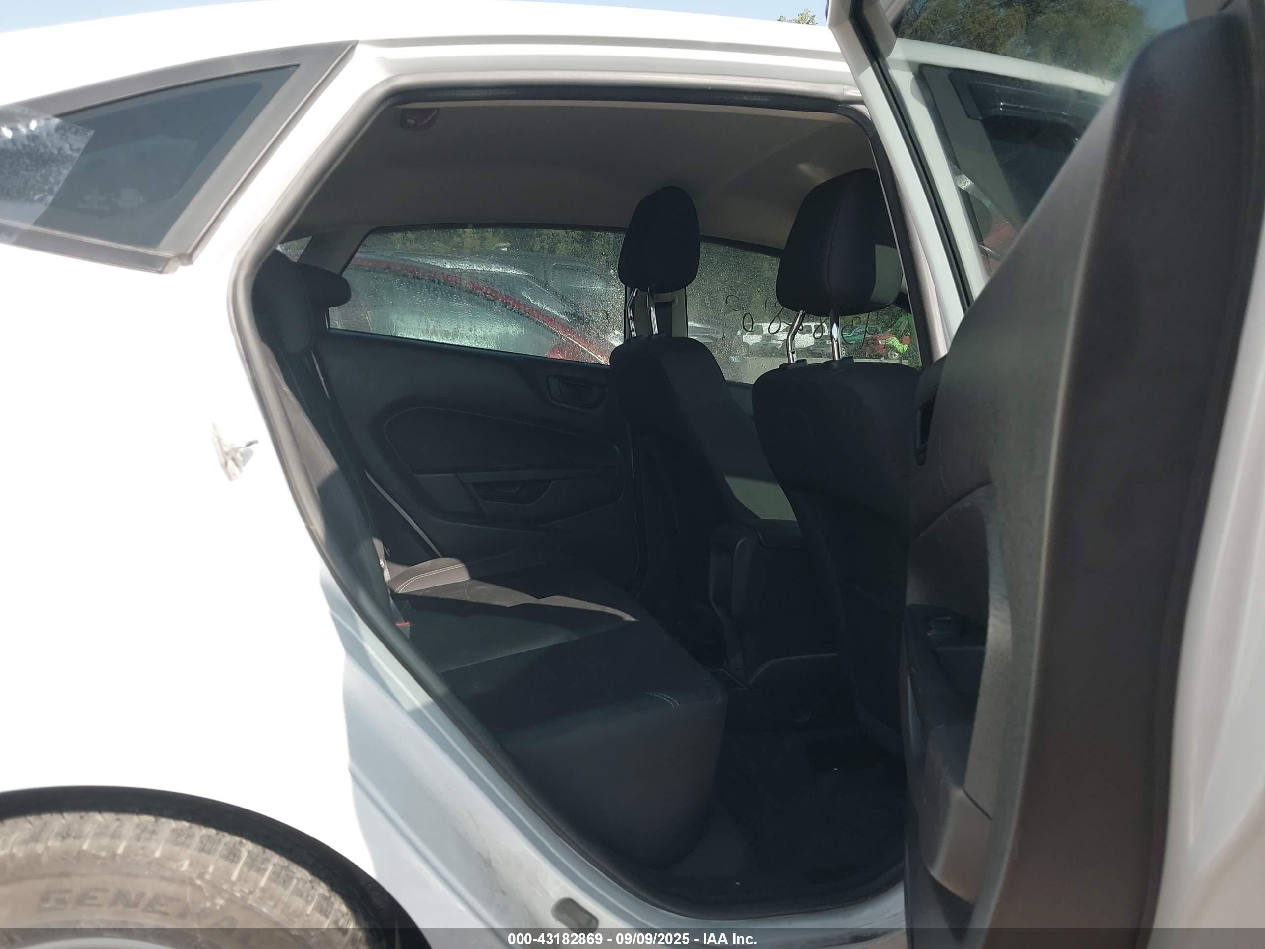 FORD FIESTA image 8