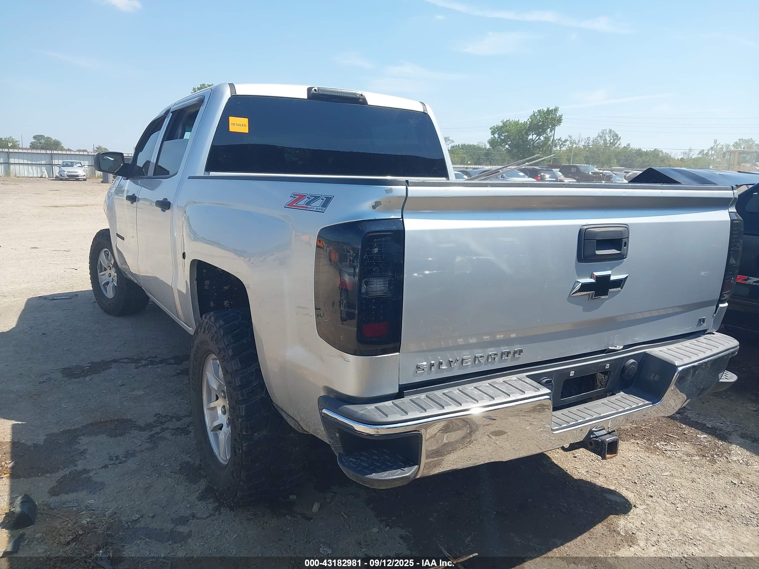 CHEVROLET SILVERADO image 3