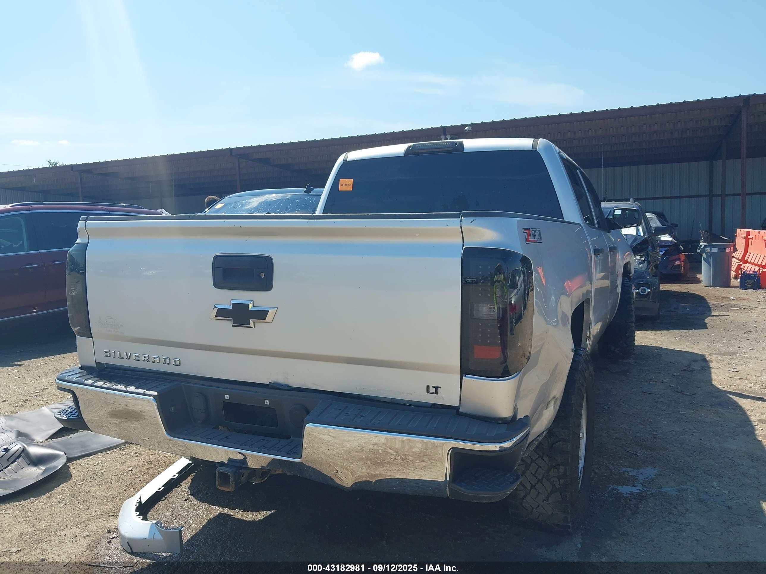 CHEVROLET SILVERADO image 4