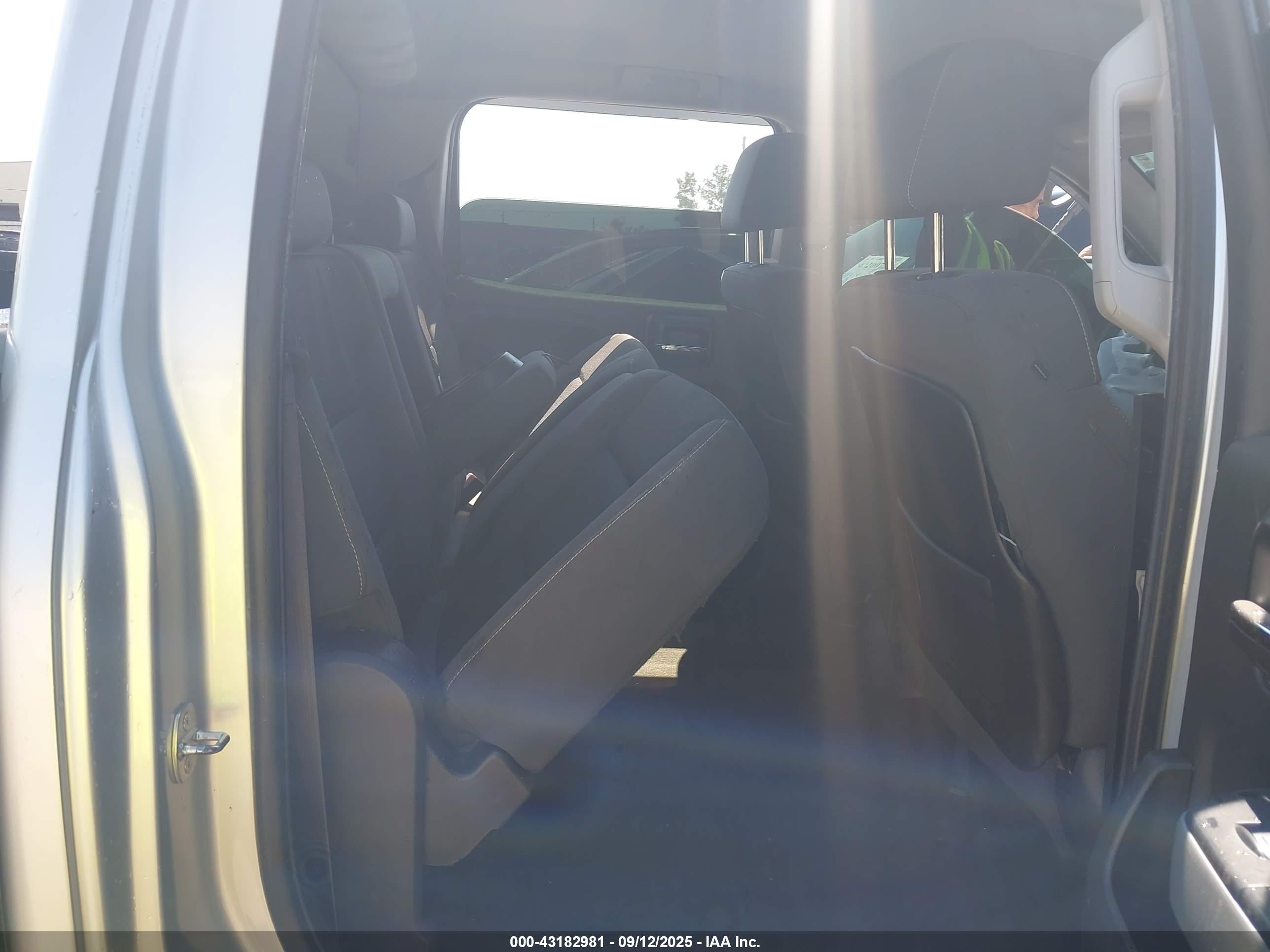 CHEVROLET SILVERADO image 8