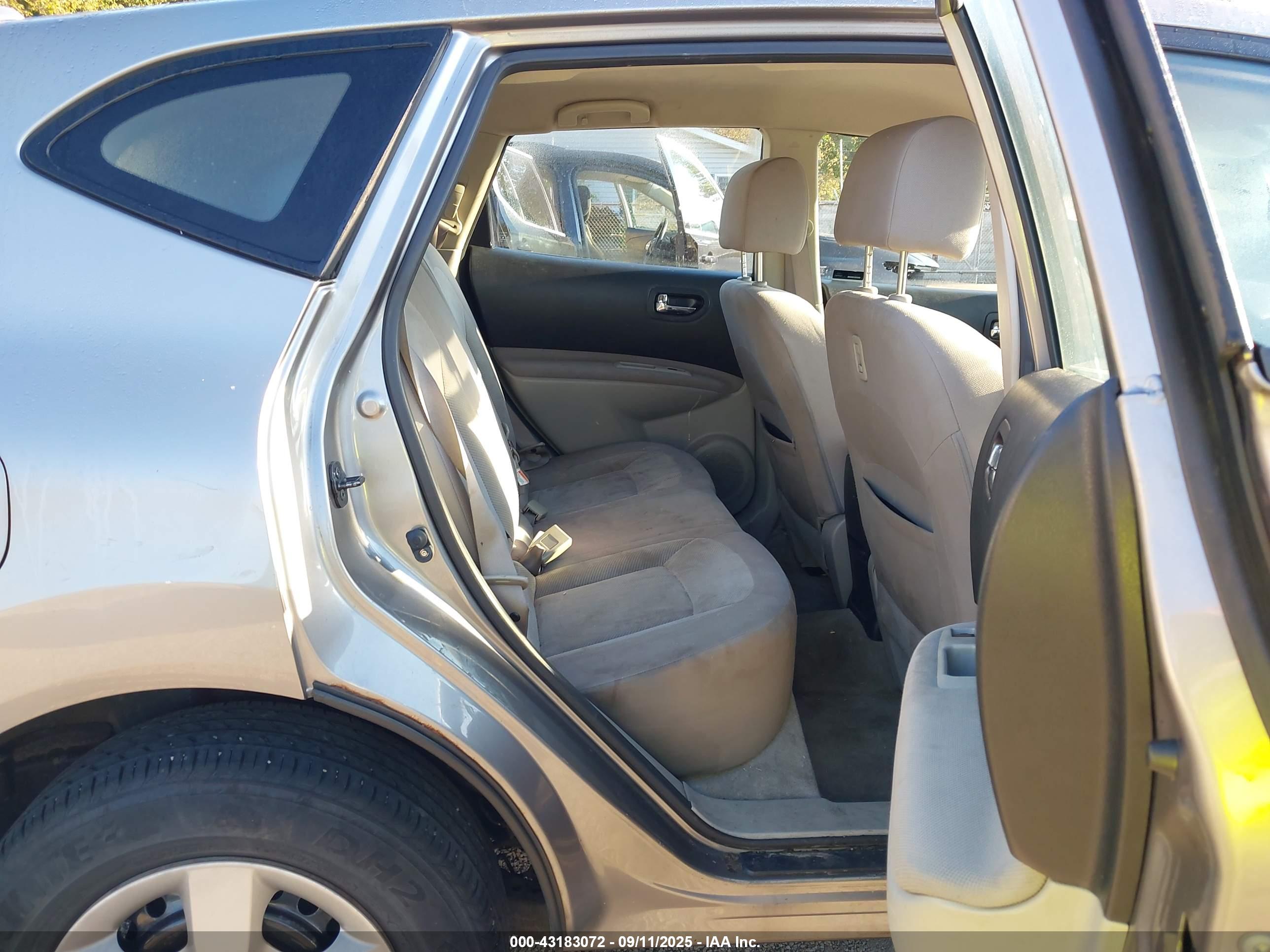 NISSAN ROGUE image 8