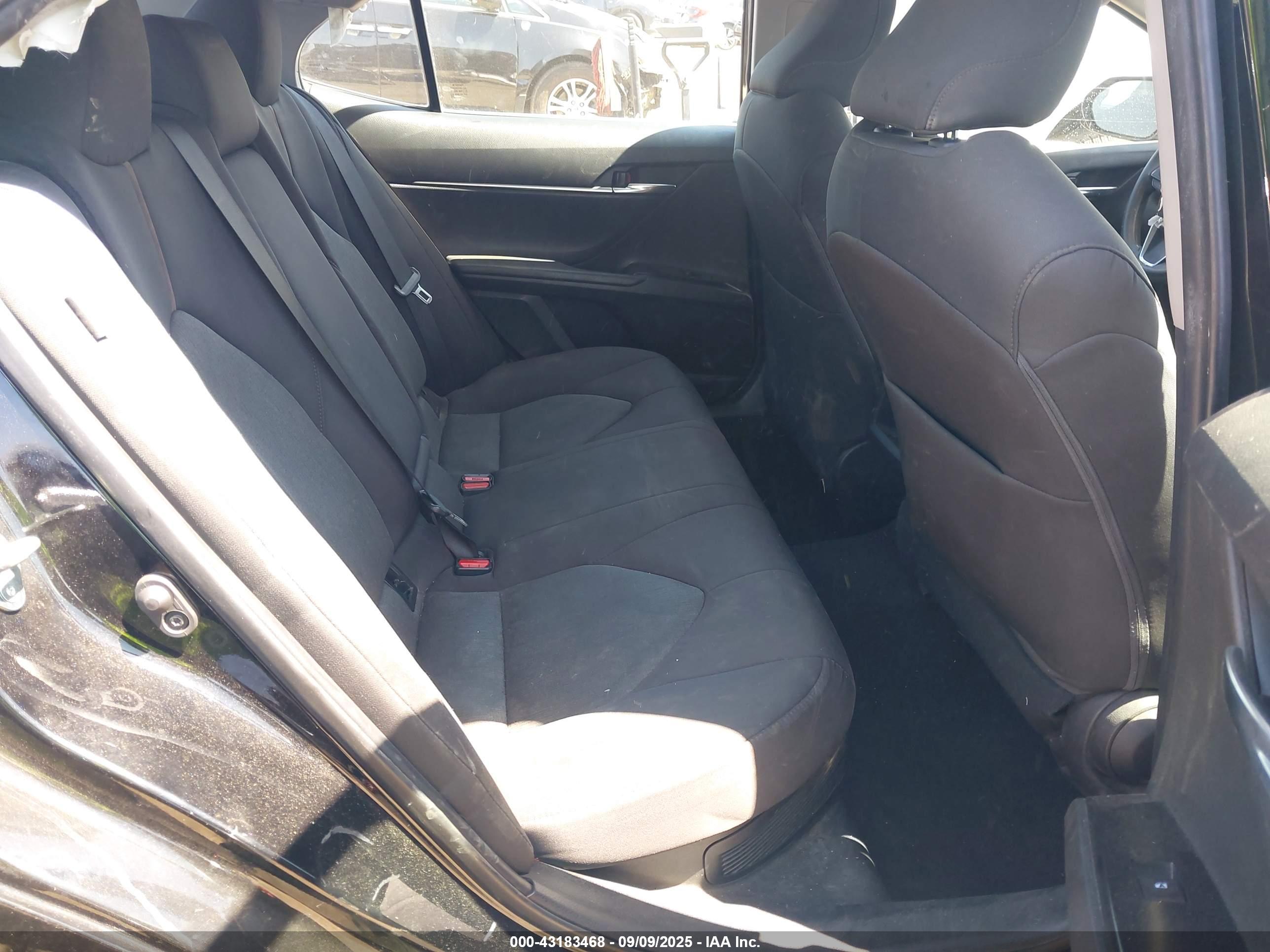 TOYOTA CAMRY image 8