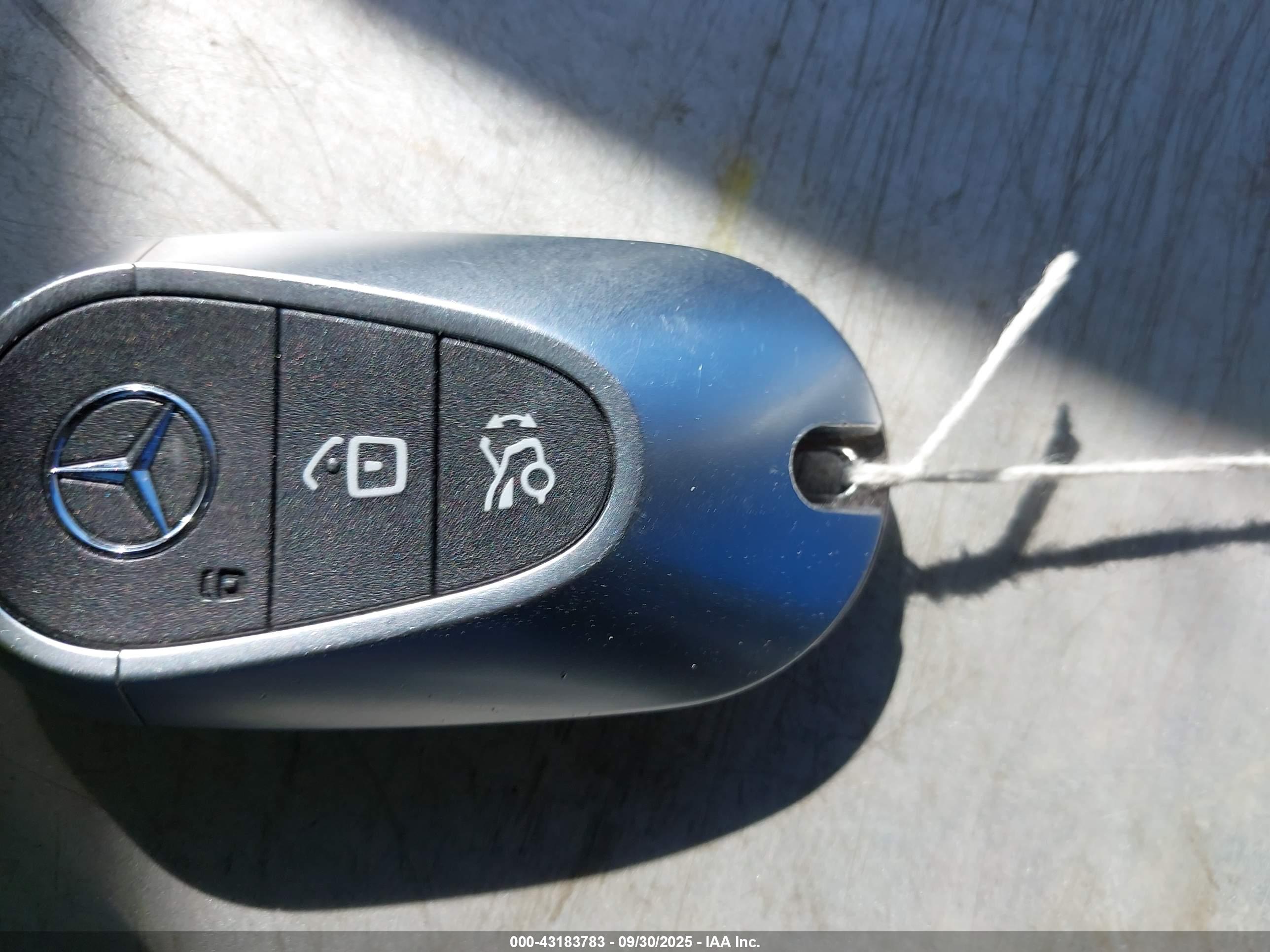 MERCEDES-BENZ E image 11
