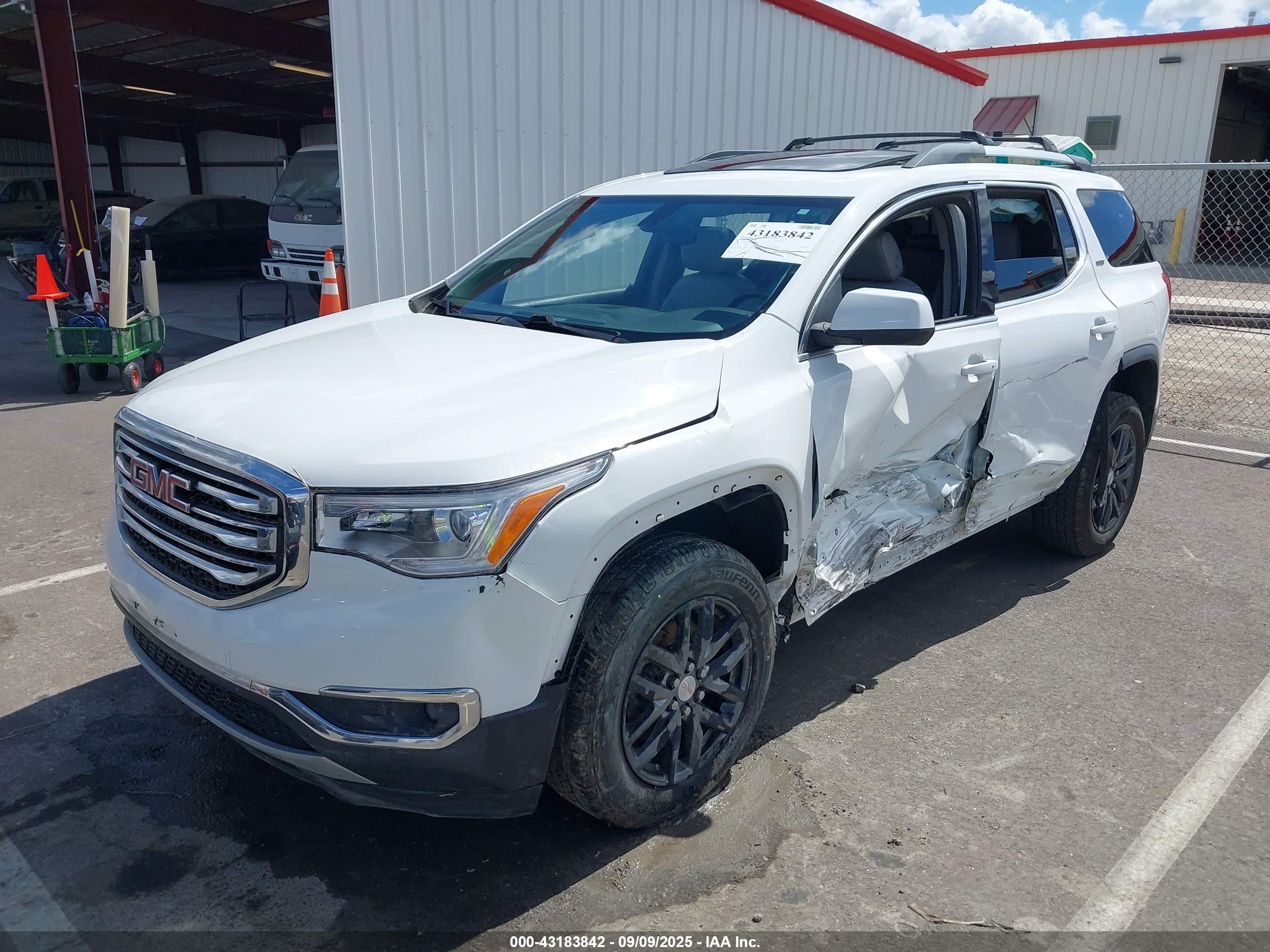GMC ACADIA image 2