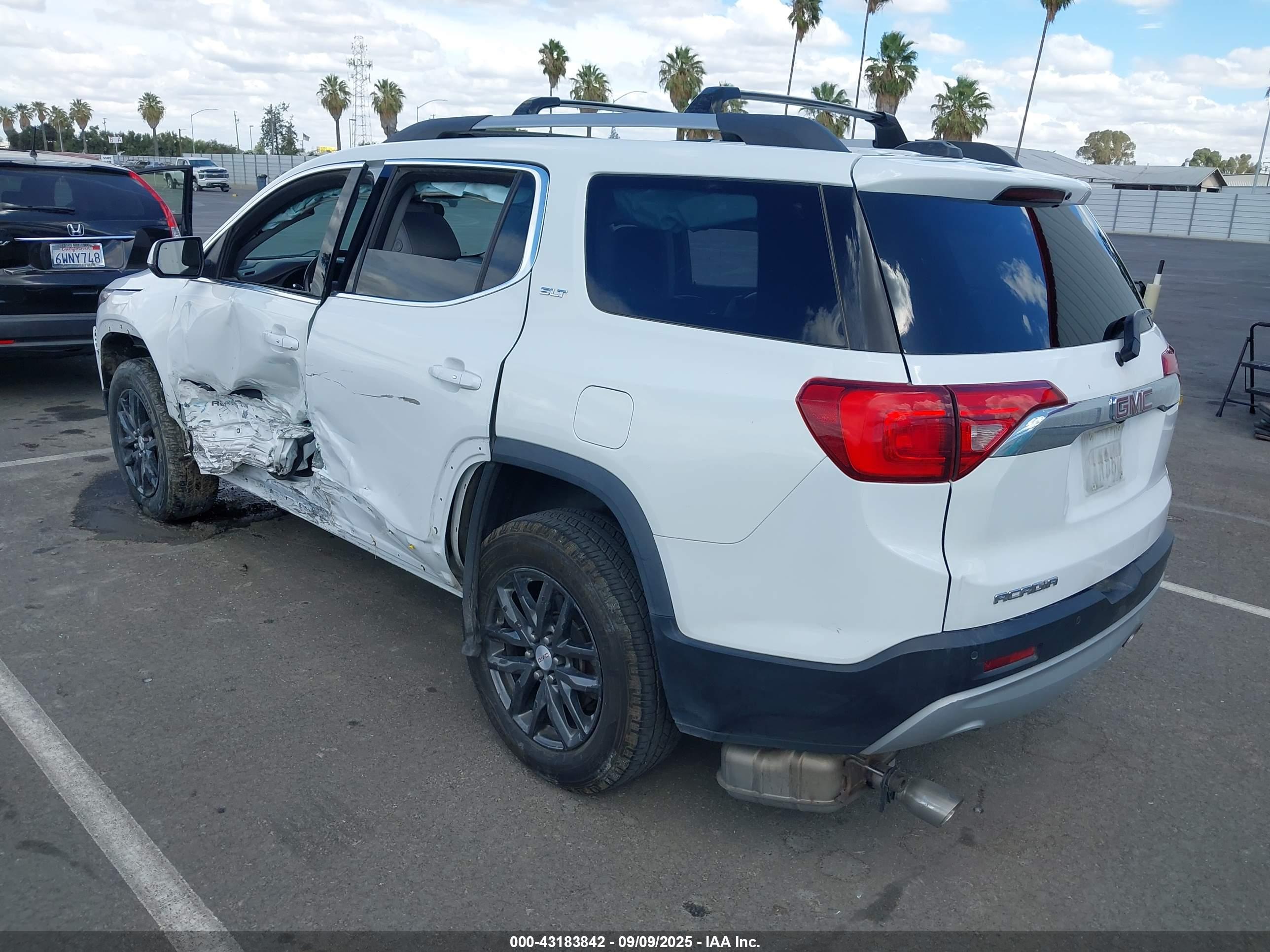 GMC ACADIA image 3