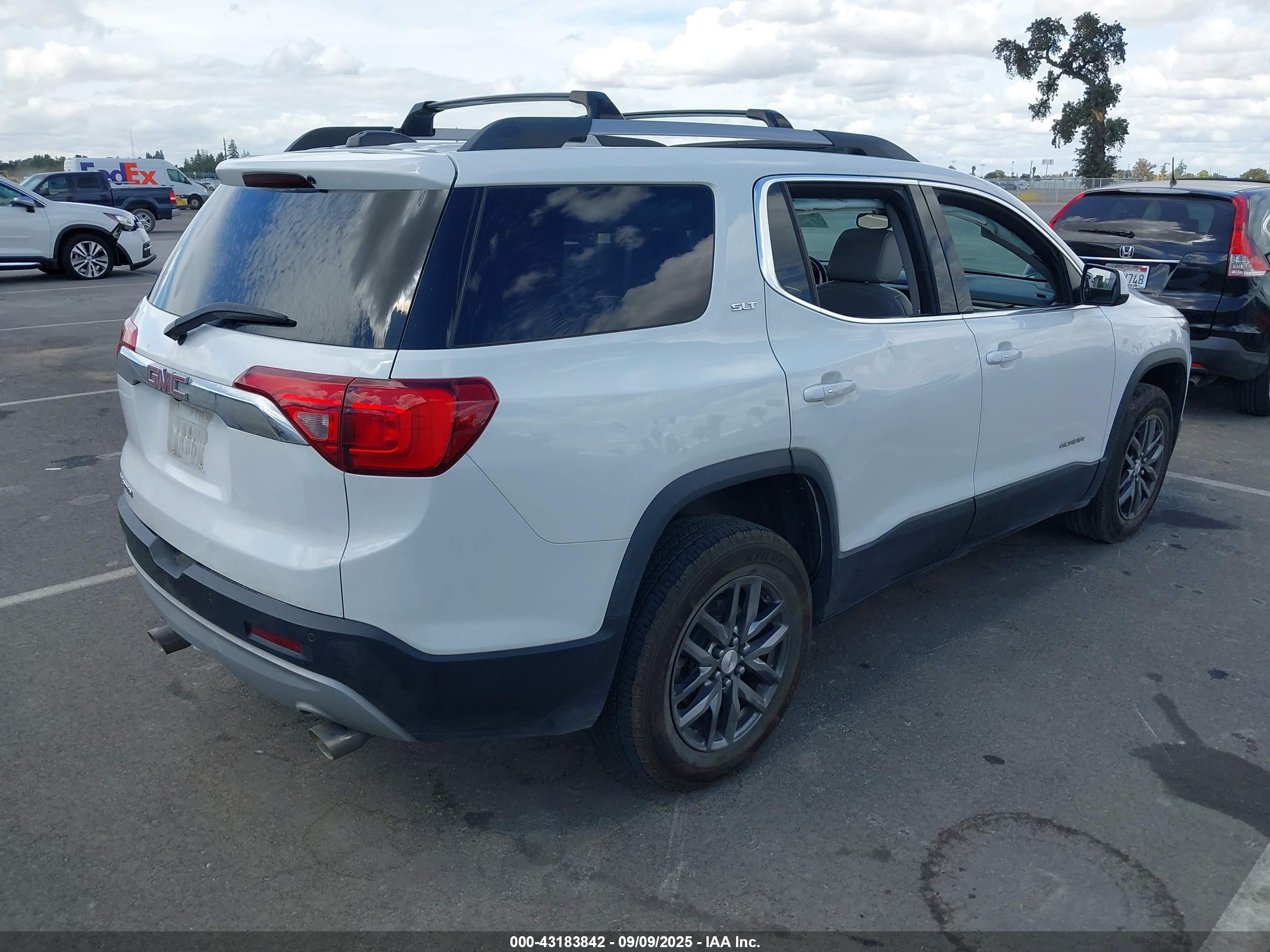 GMC ACADIA image 4