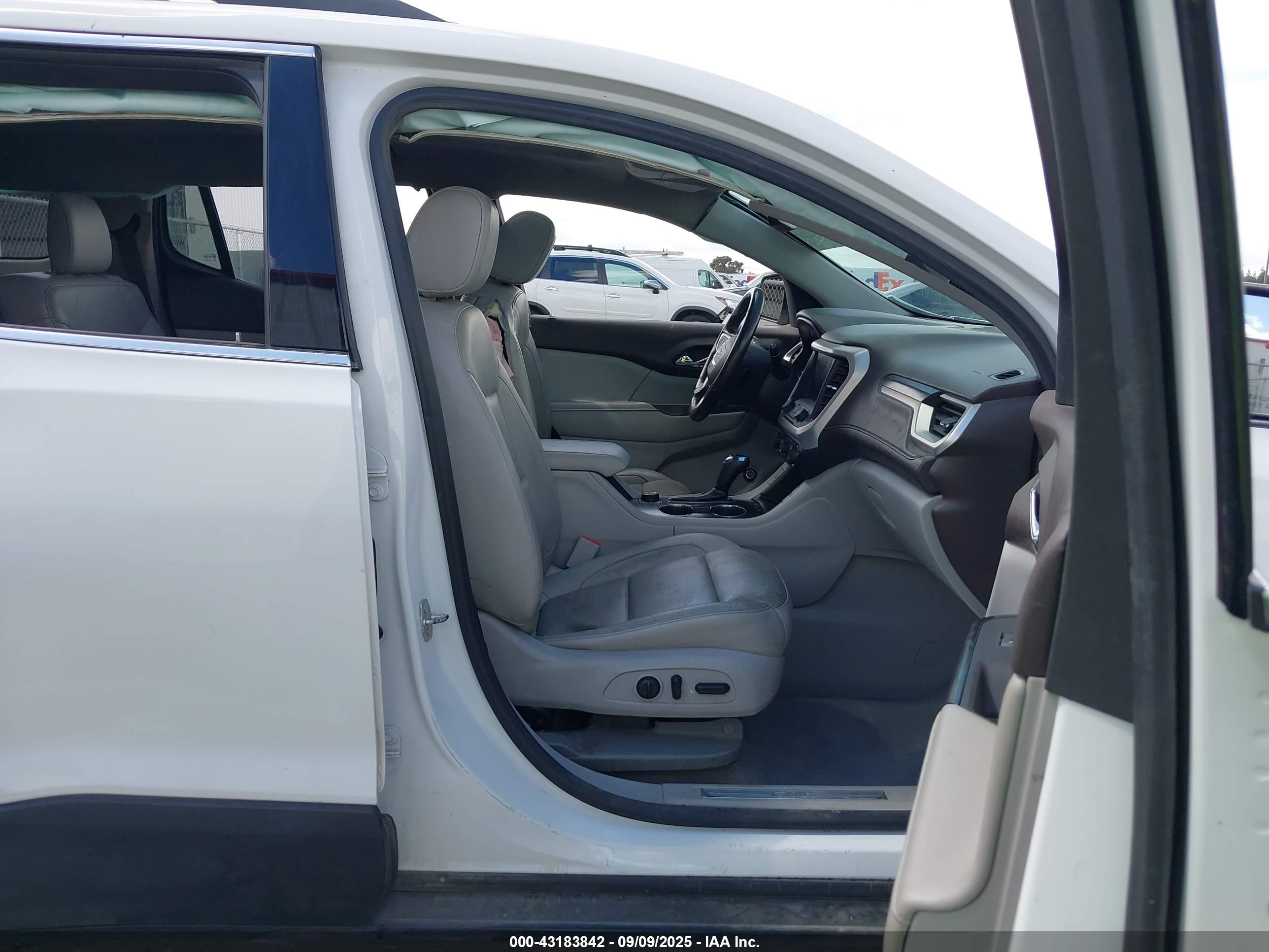 GMC ACADIA image 5