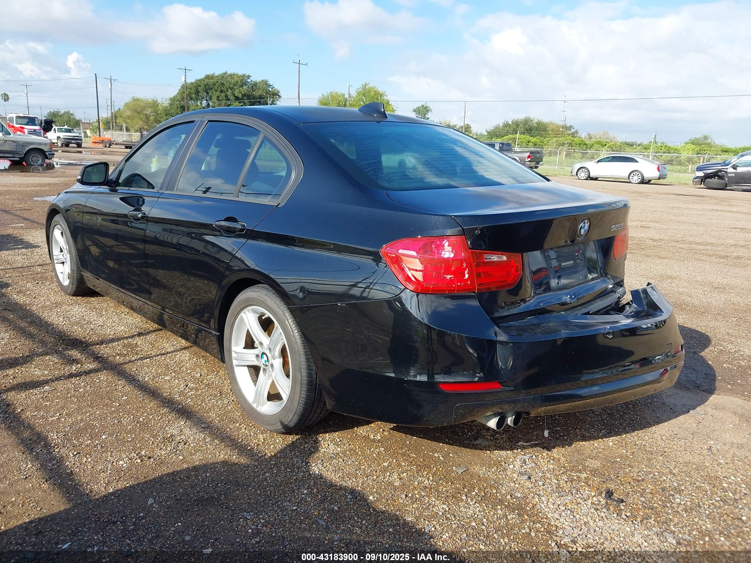 BMW 328I image 3
