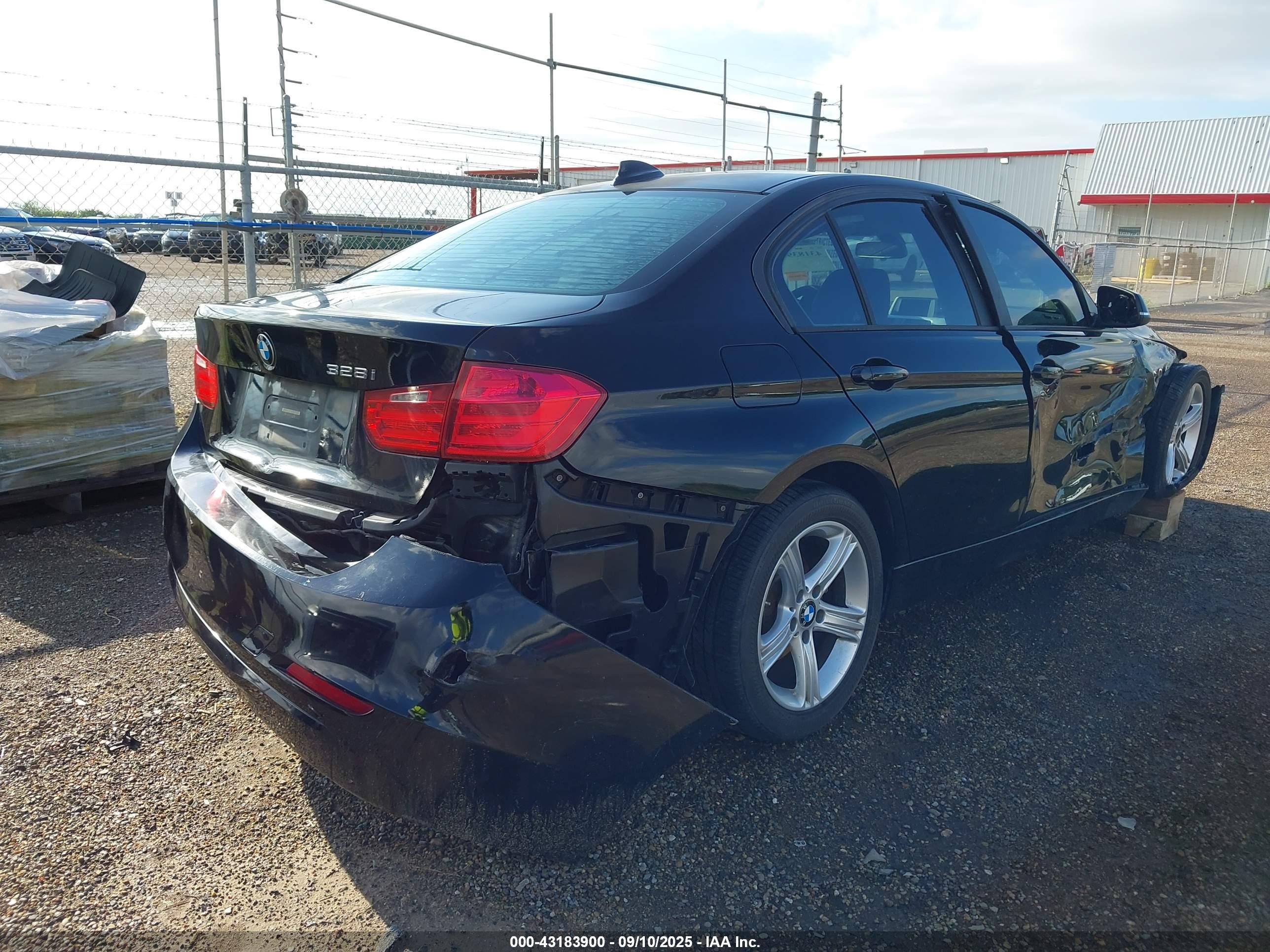BMW 328I image 4