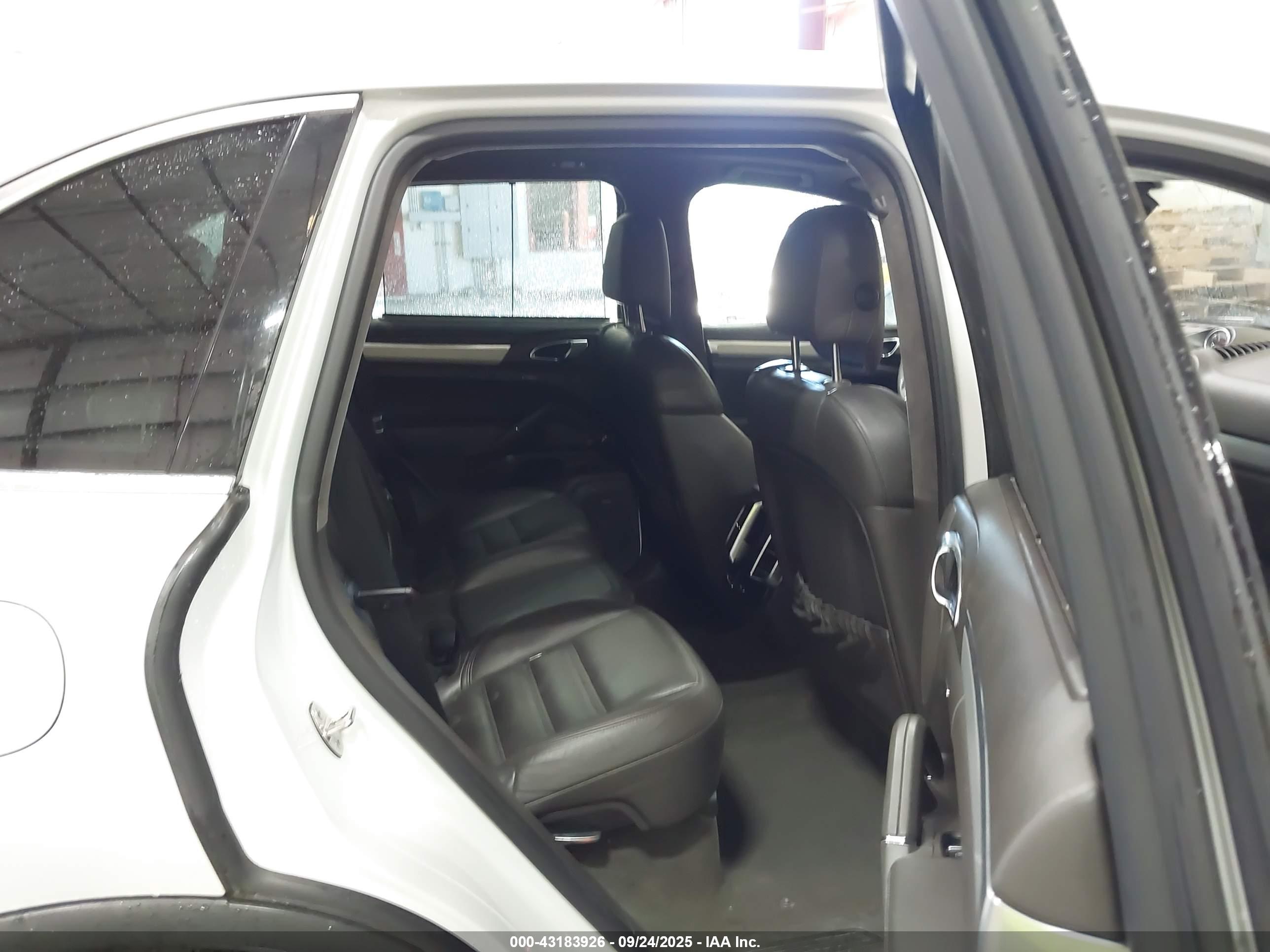 PORSCHE CAYENNE image 8