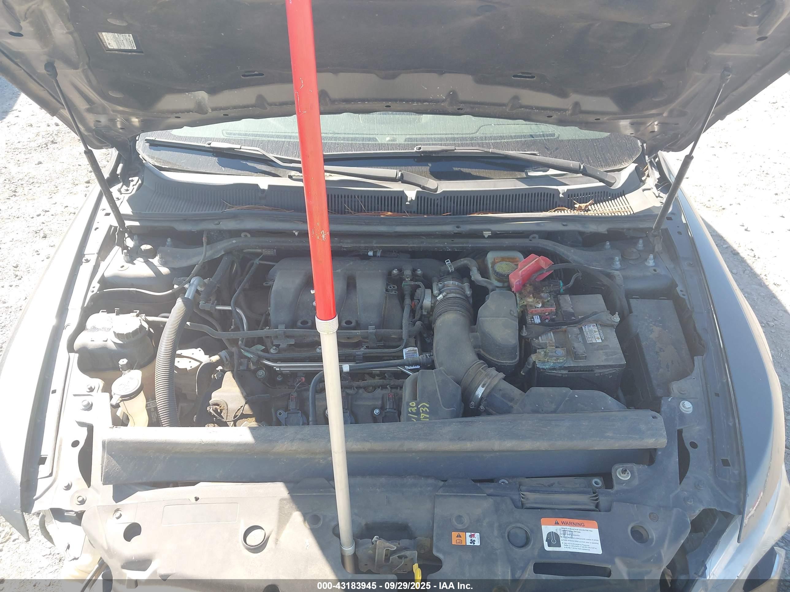 FORD TAURUS image 10