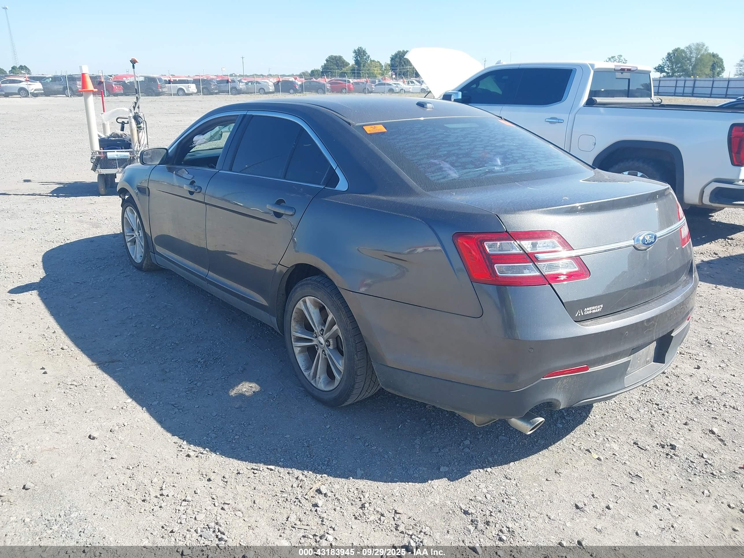 FORD TAURUS image 3