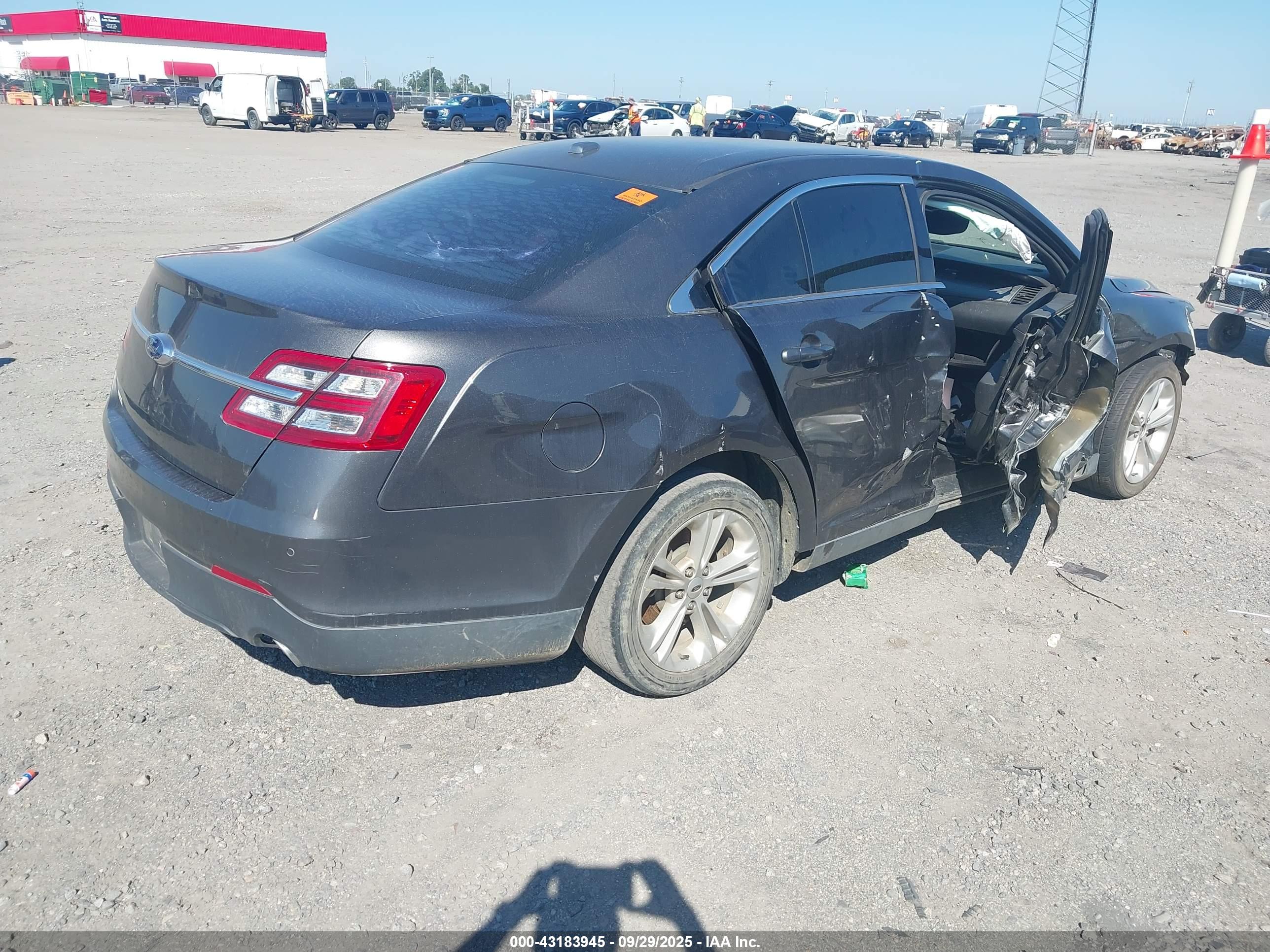 FORD TAURUS image 4